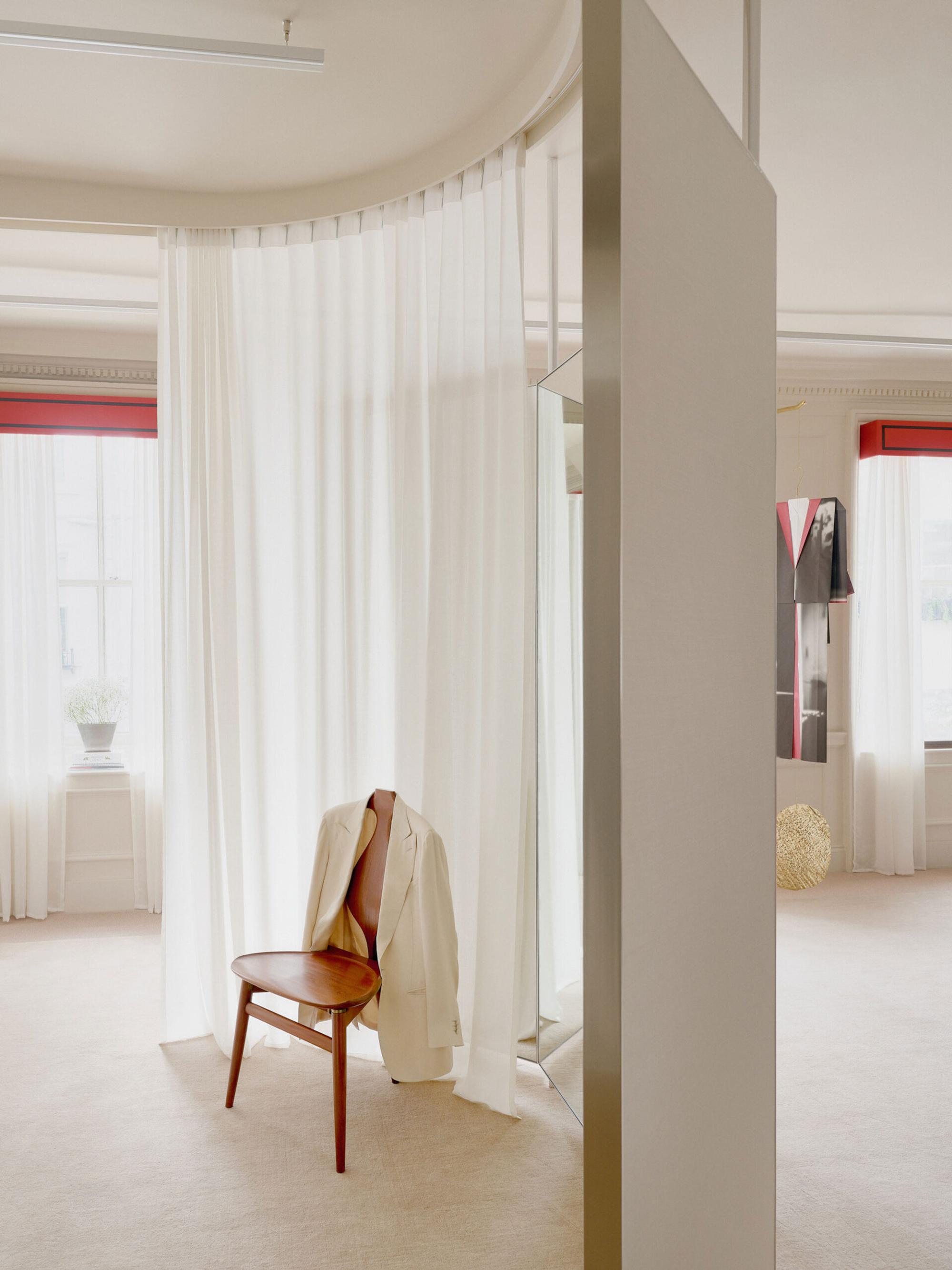 Interior design by Halleroed for Saman Amel in 17 Albemarle Street , London — image 15 of 26