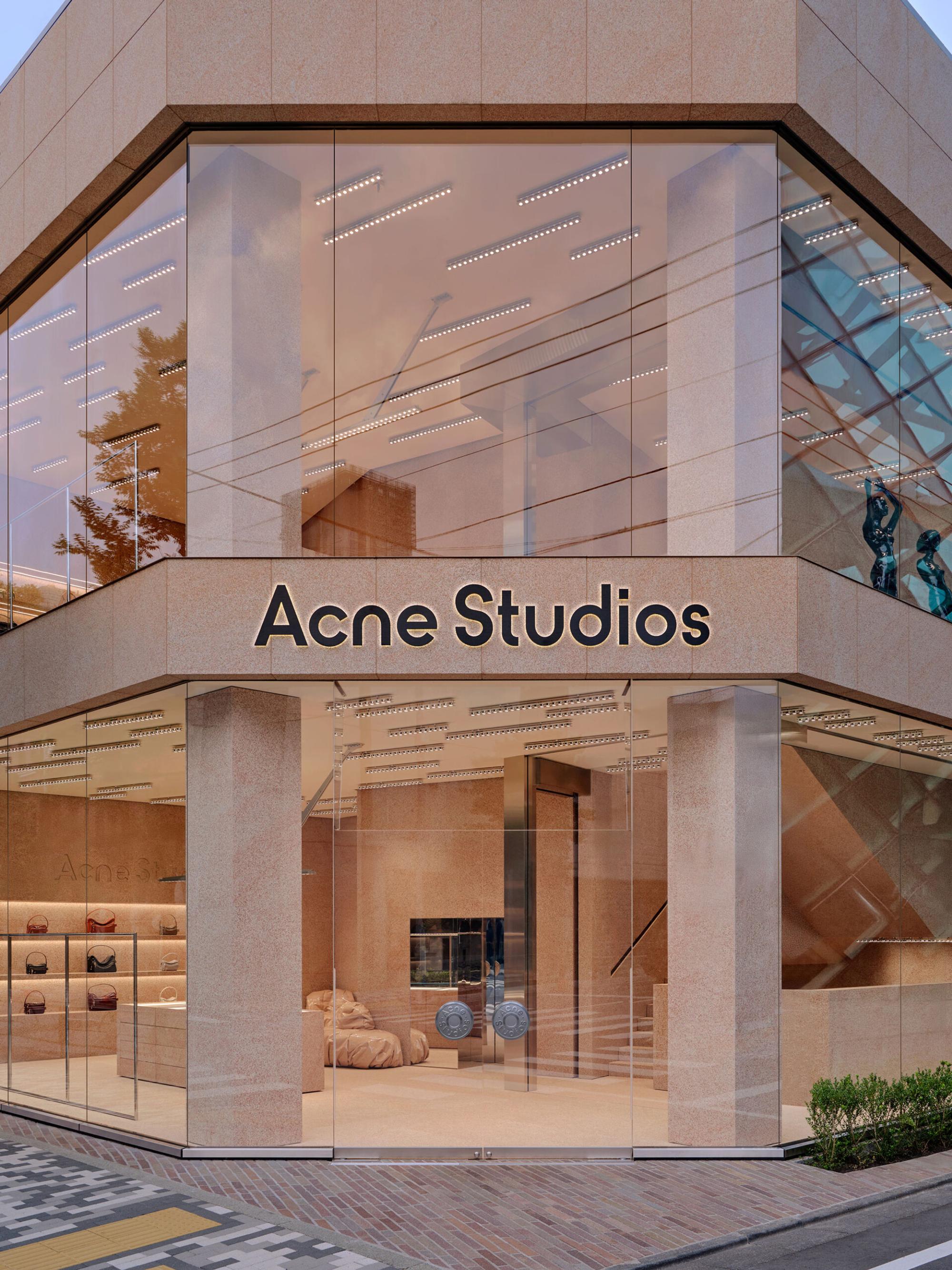 Interior design by Halleroed for Acne Studios in 5-3-2 Minami-Aoyama, Tokyo — image 4 of 18