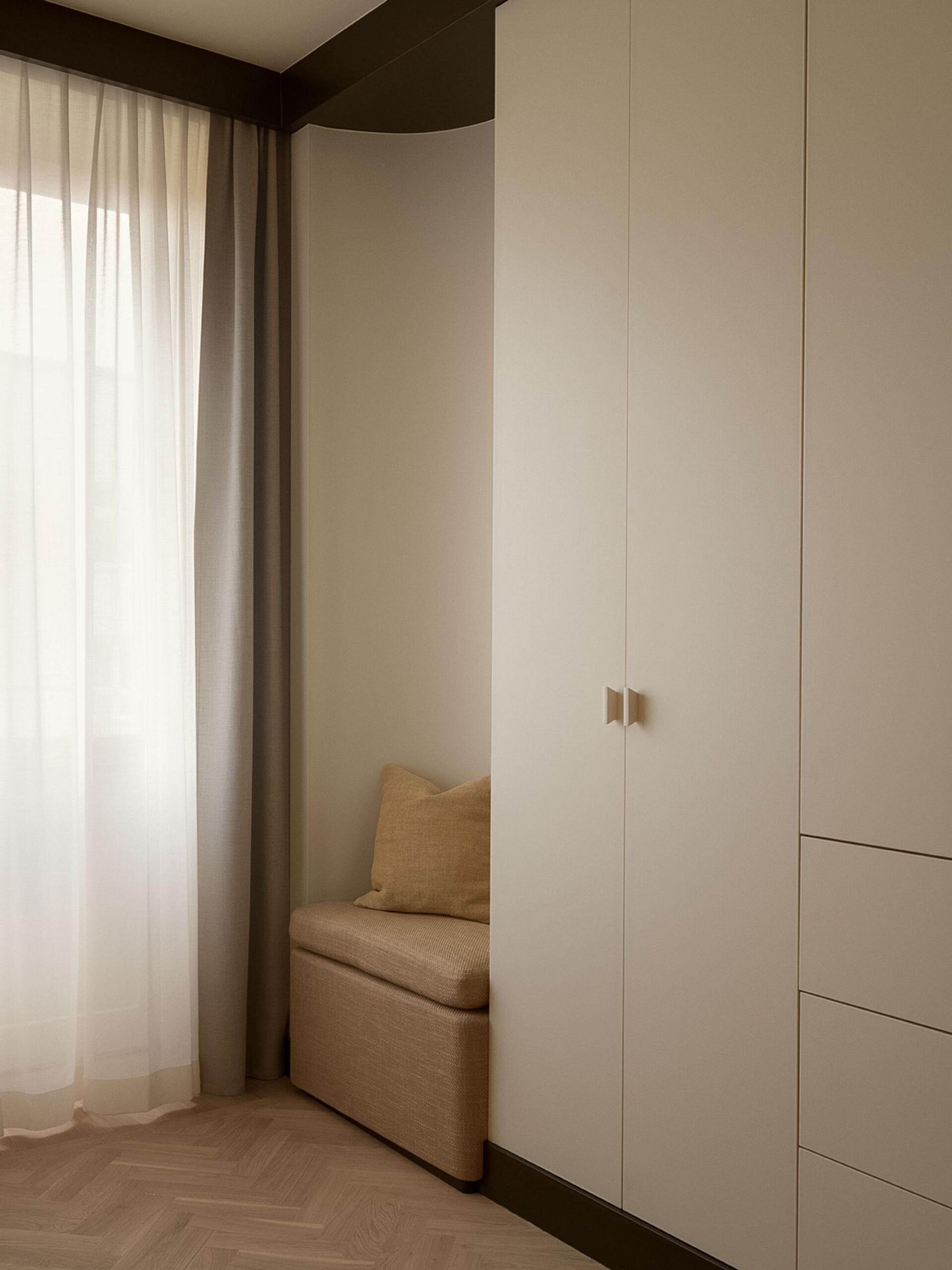 Interior design by Halleroed for Residential in Gumshornsgatan 6, Stockholm — image 21 of 25