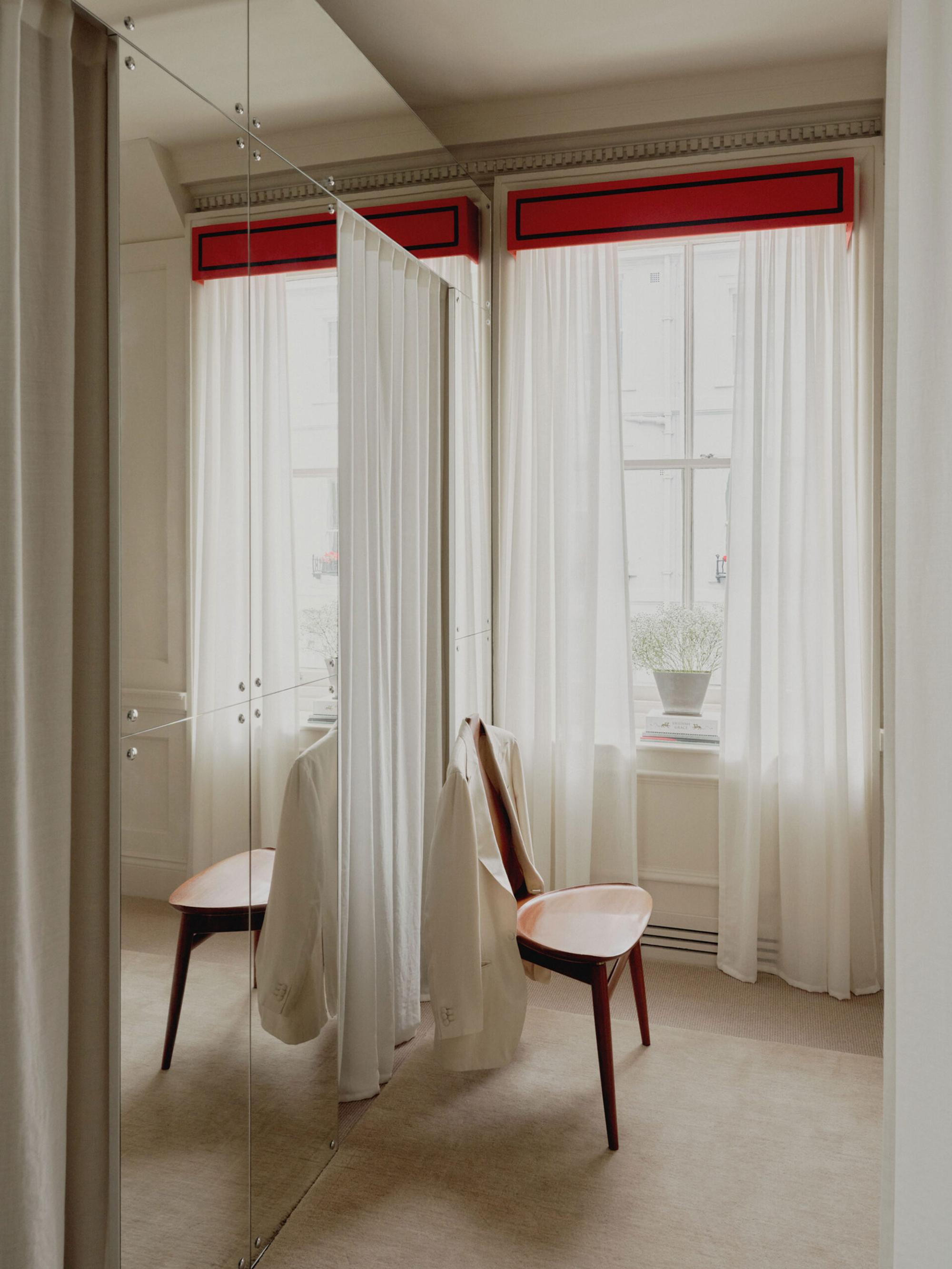 Interior design by Halleroed for Saman Amel in 17 Albemarle Street , London — image 18 of 26