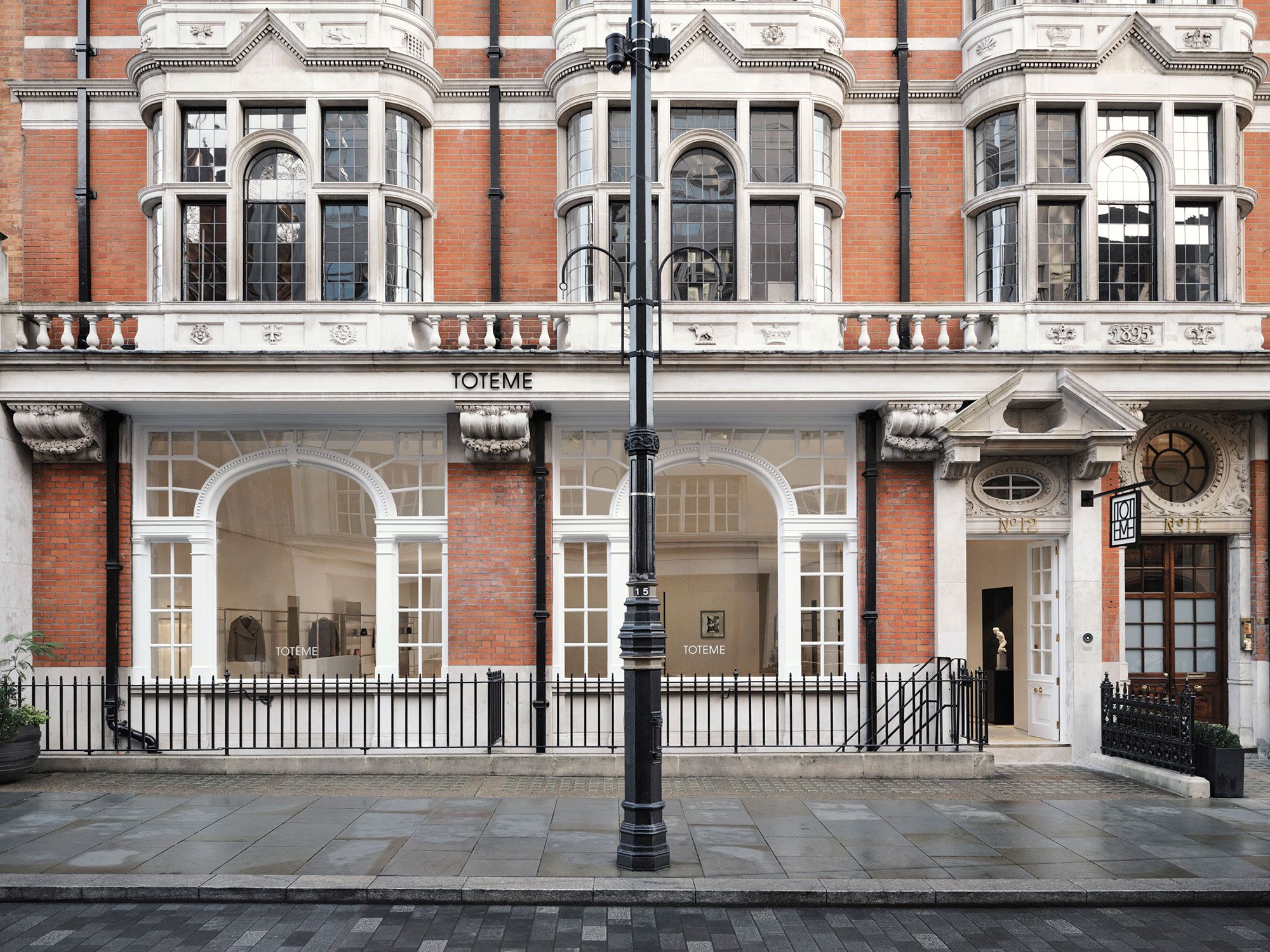 Toteme, Mount Street, London — Halleroed