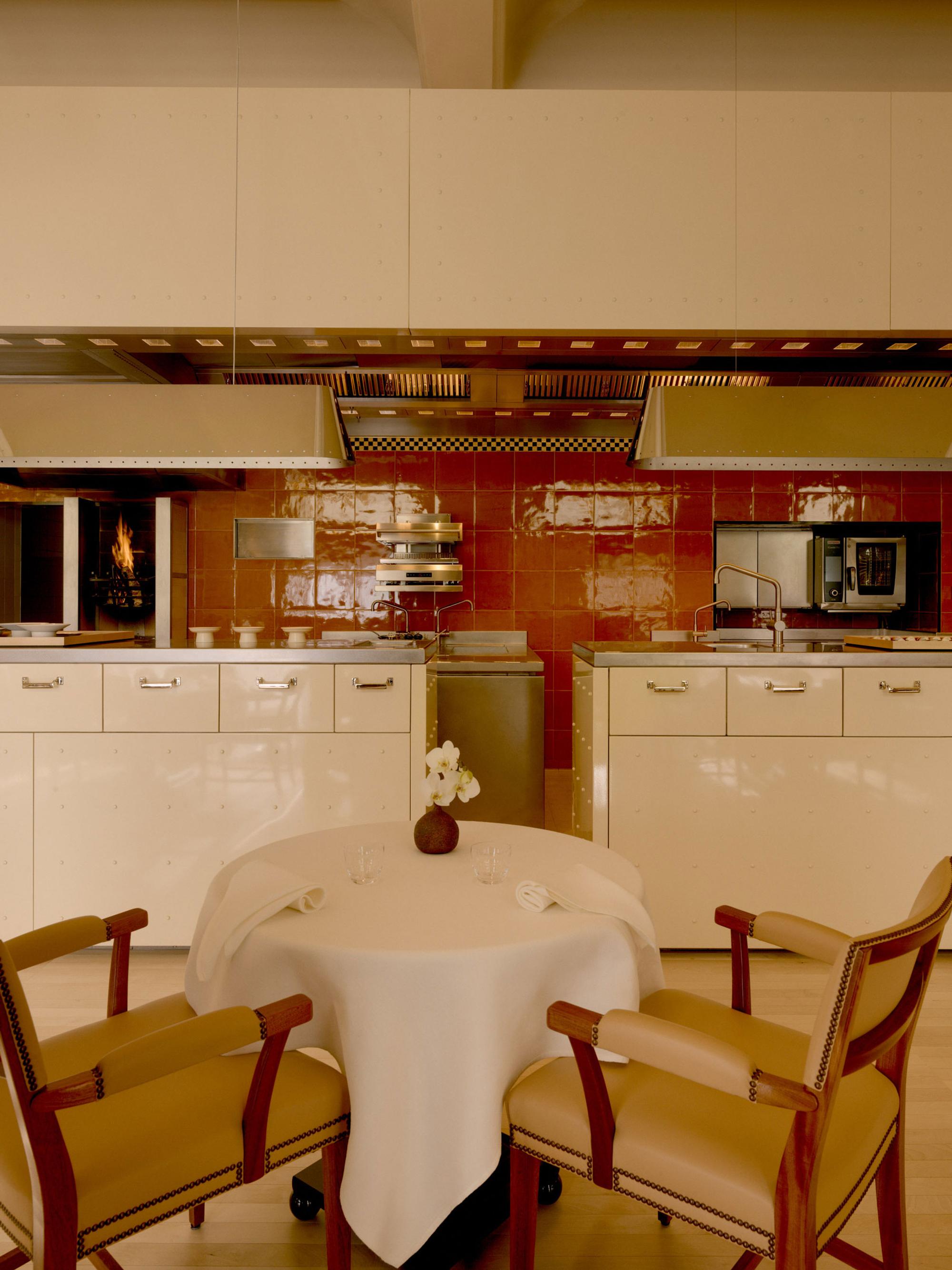 Interior design by Halleroed in Stockholm — image 11 of 31