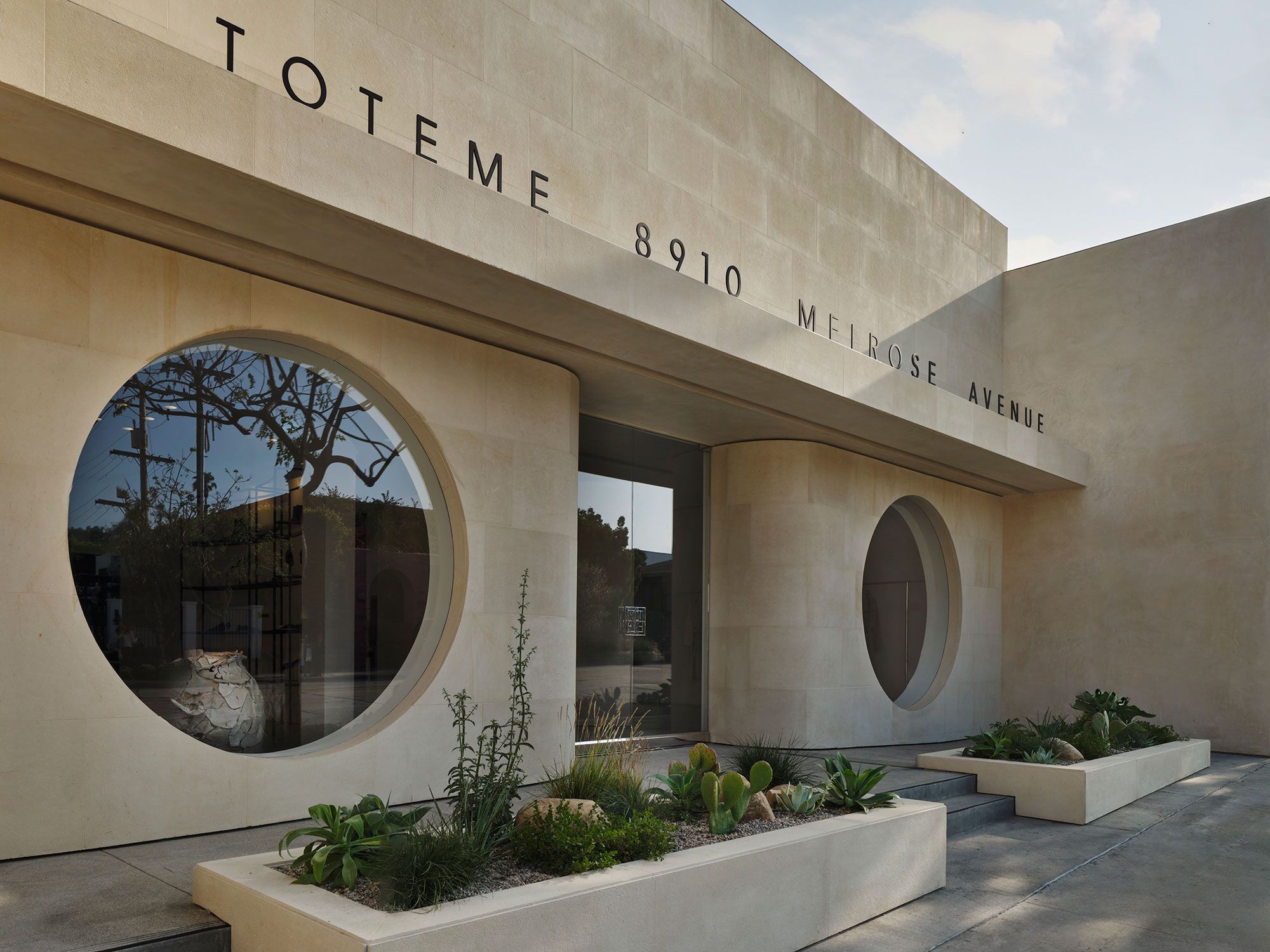 Toteme, Melrose Av, Los Angeles — Halleroed