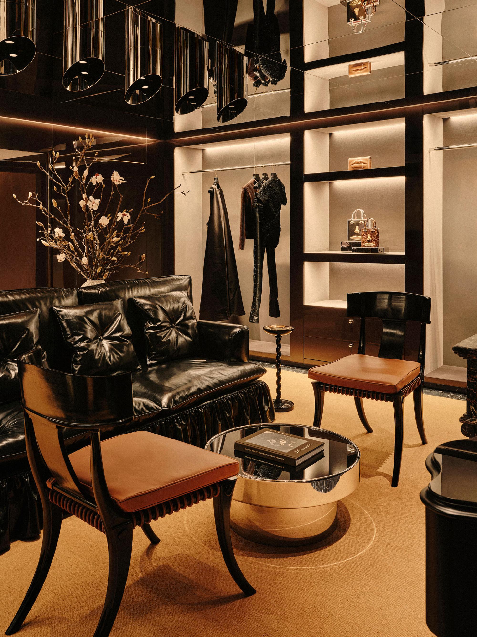 Interior design by Halleroed for Schiaparelli in Landmark, Hong Kong — image 10 of 11