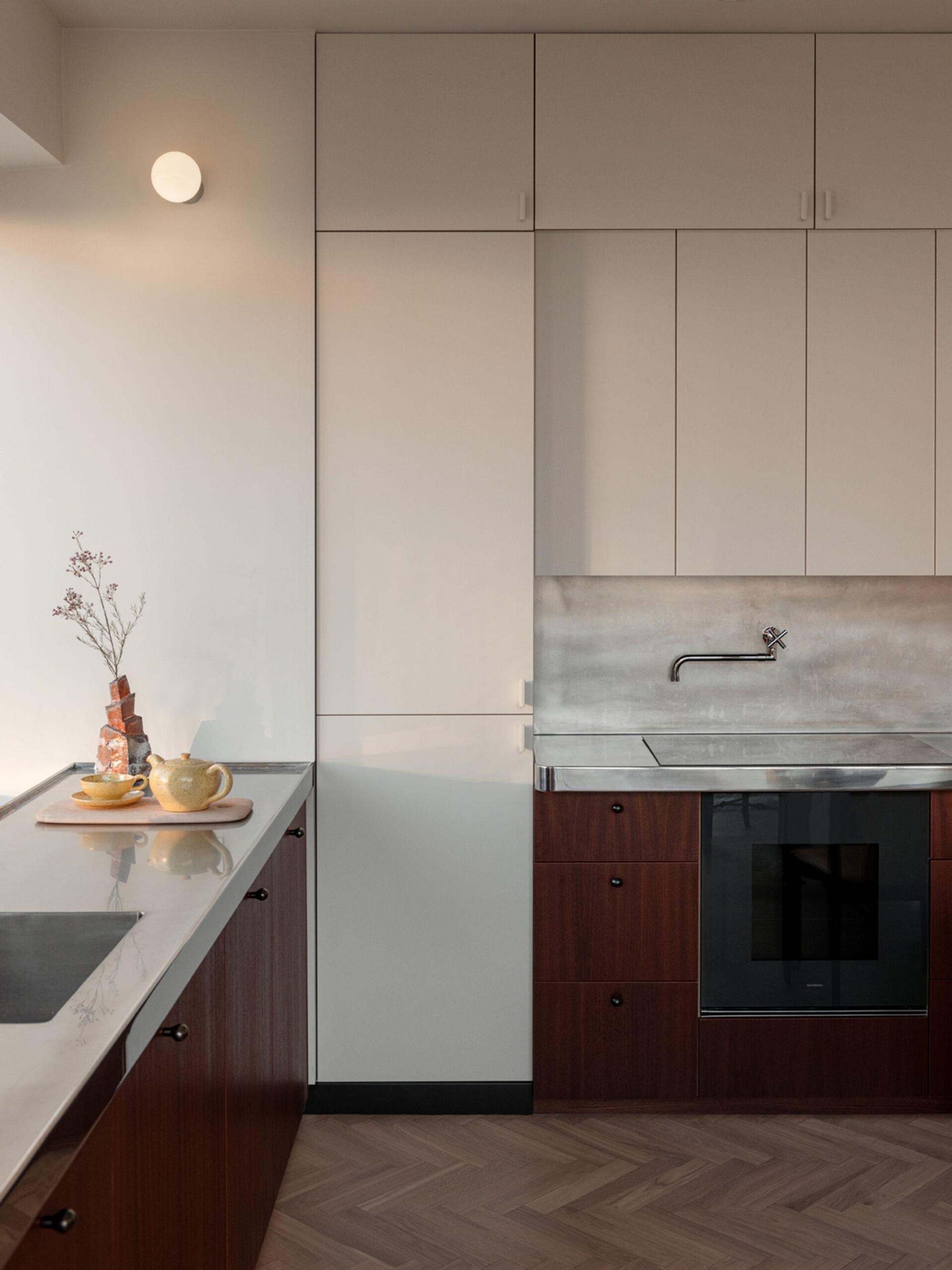 Interior design by Halleroed for Residential in Gumshornsgatan 6, Stockholm — image 5 of 25