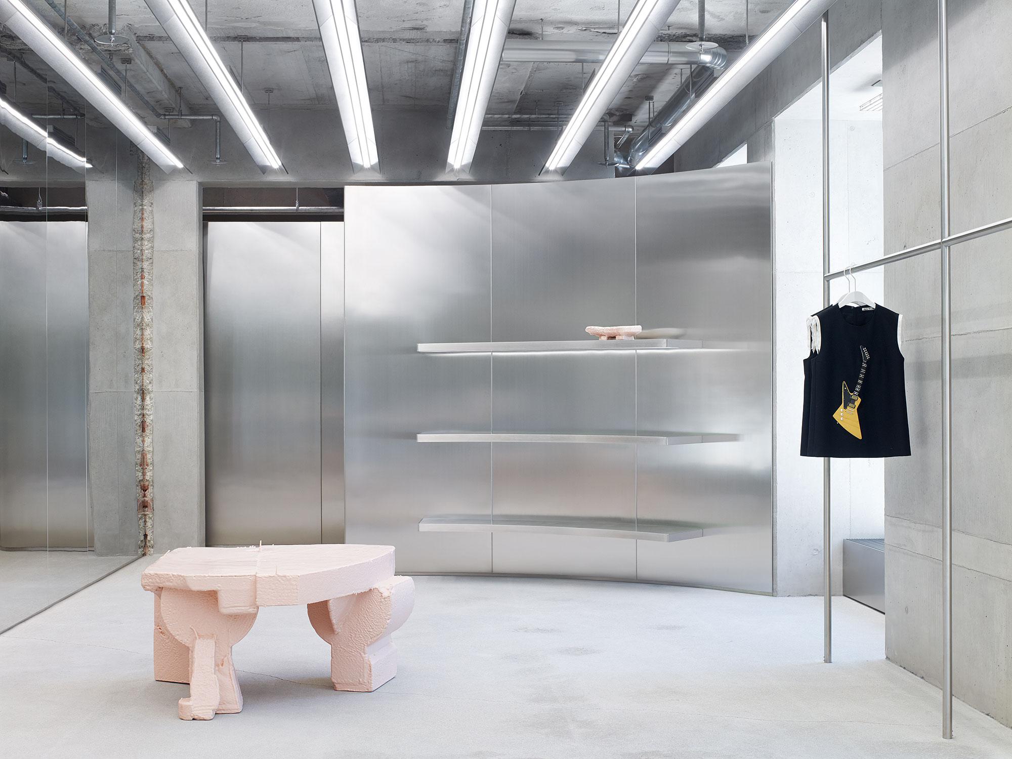 Interior design by Halleroed for Acne Studios in Maximiliansplatz 10, Munich — image 5 of 5