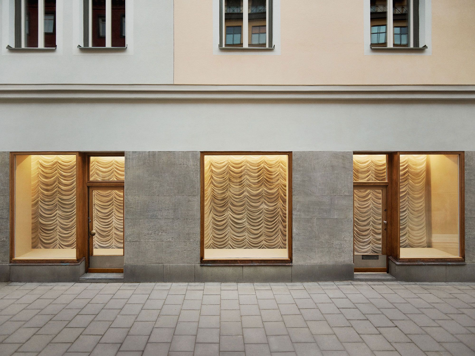 Saman Amel Stockholm, Kommendörsgatan 14 — Halleroed