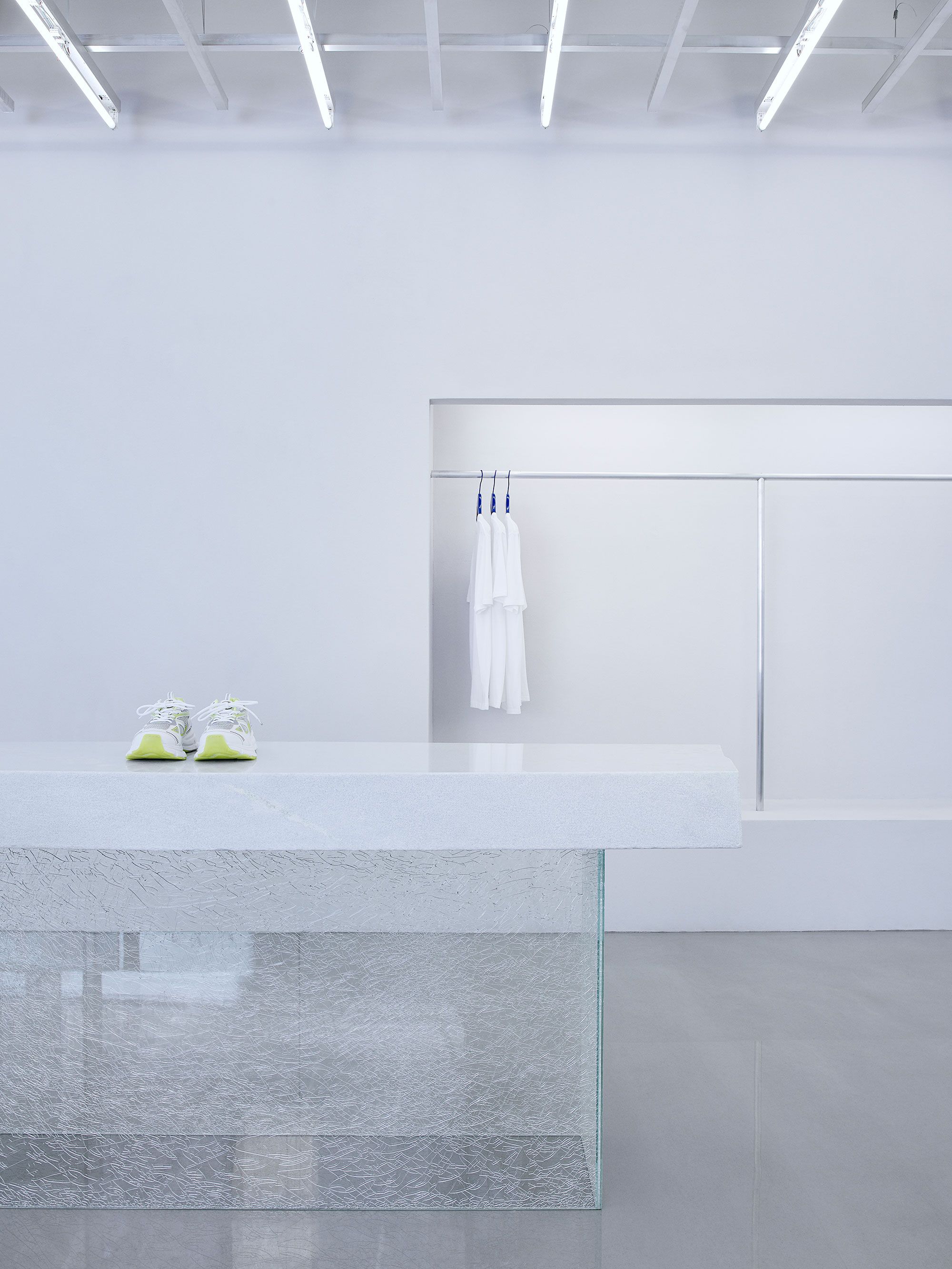 Axel Arigato, Biblioteksgatan 7, Stockholm, — Halleroed