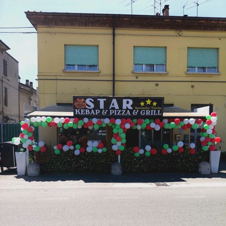 La facciata del locale in Via Emilia Pavese