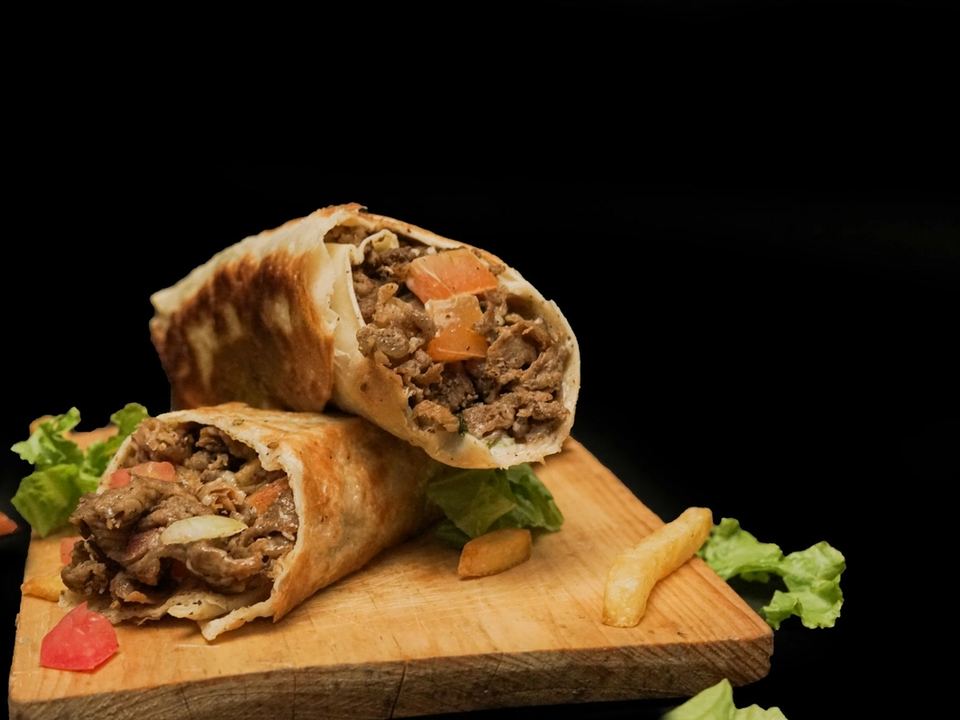 Piadina kebap ripiena di carne e verdure