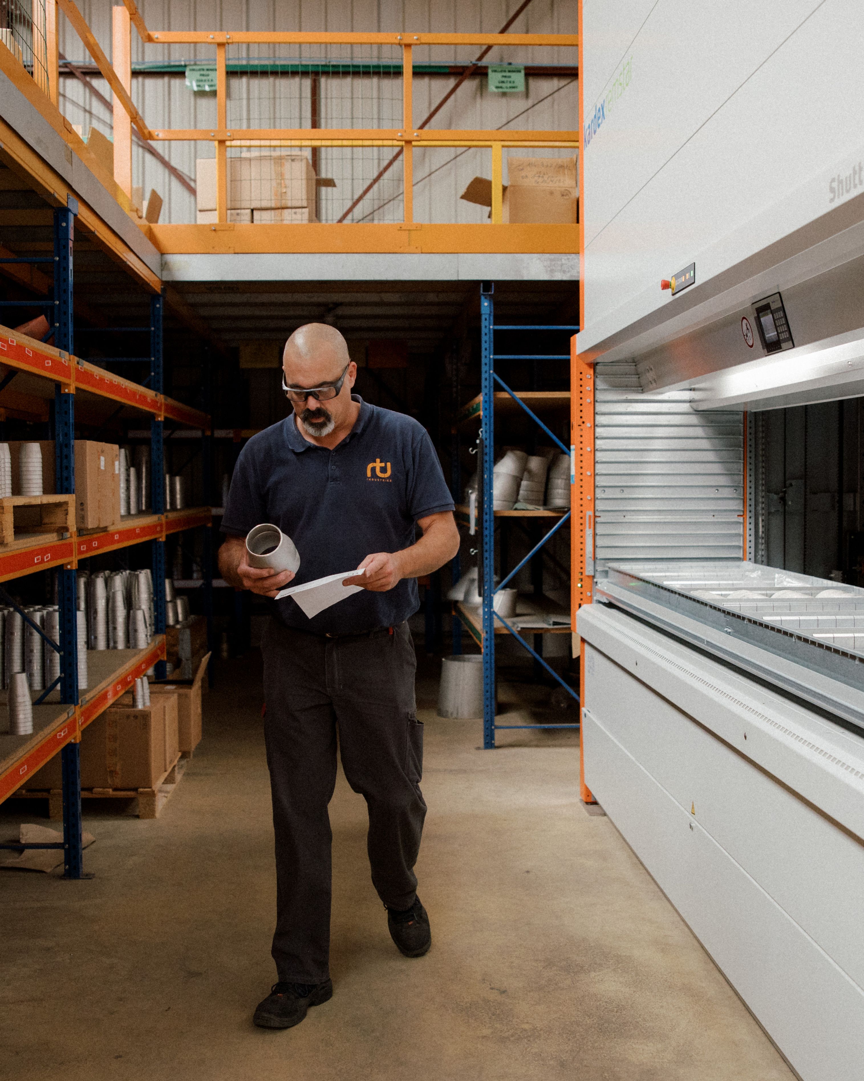 Storage with automatic storage of stainless steel weld fittings