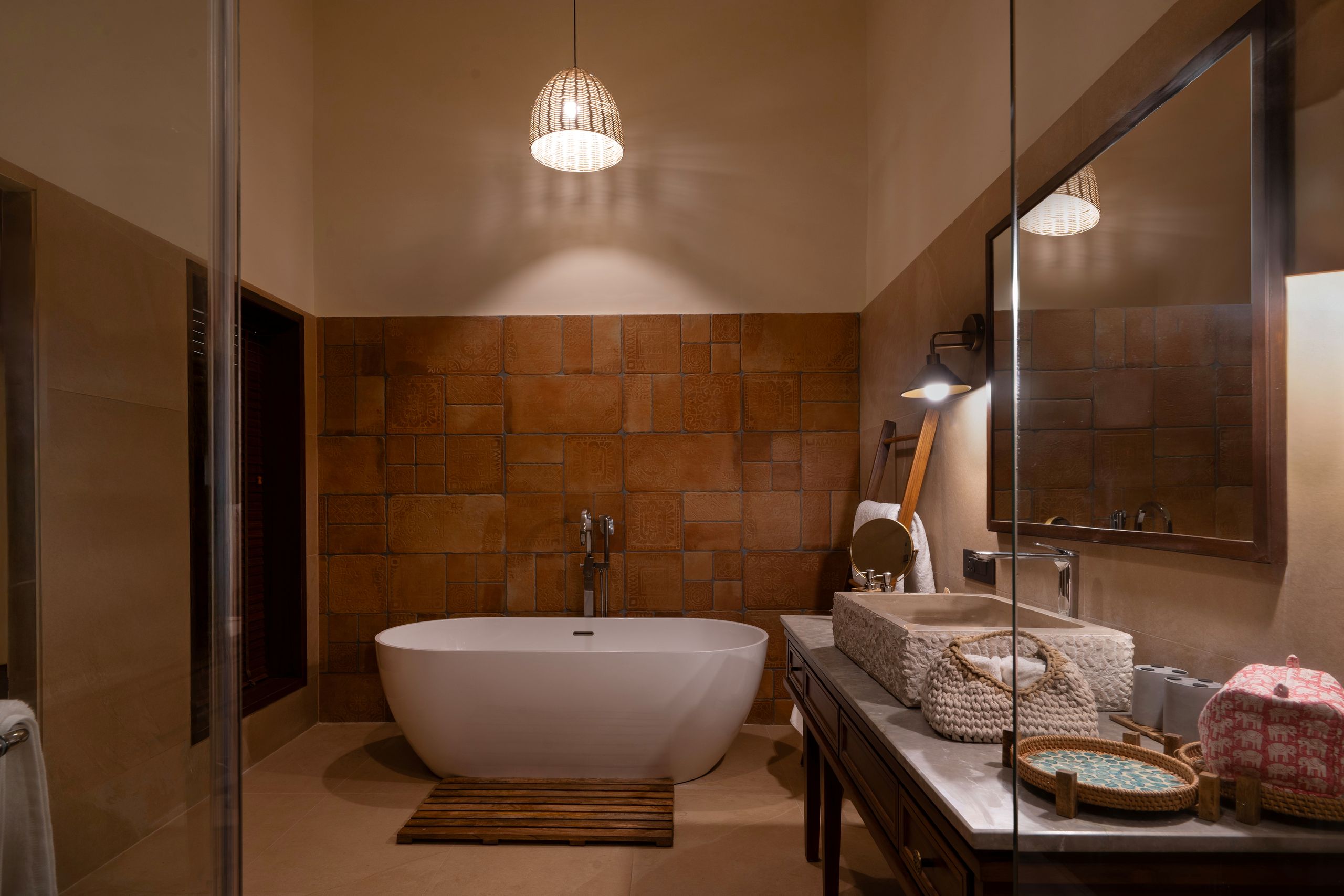 Deluxe Villa with Bathtub & Forest Views - Image 4