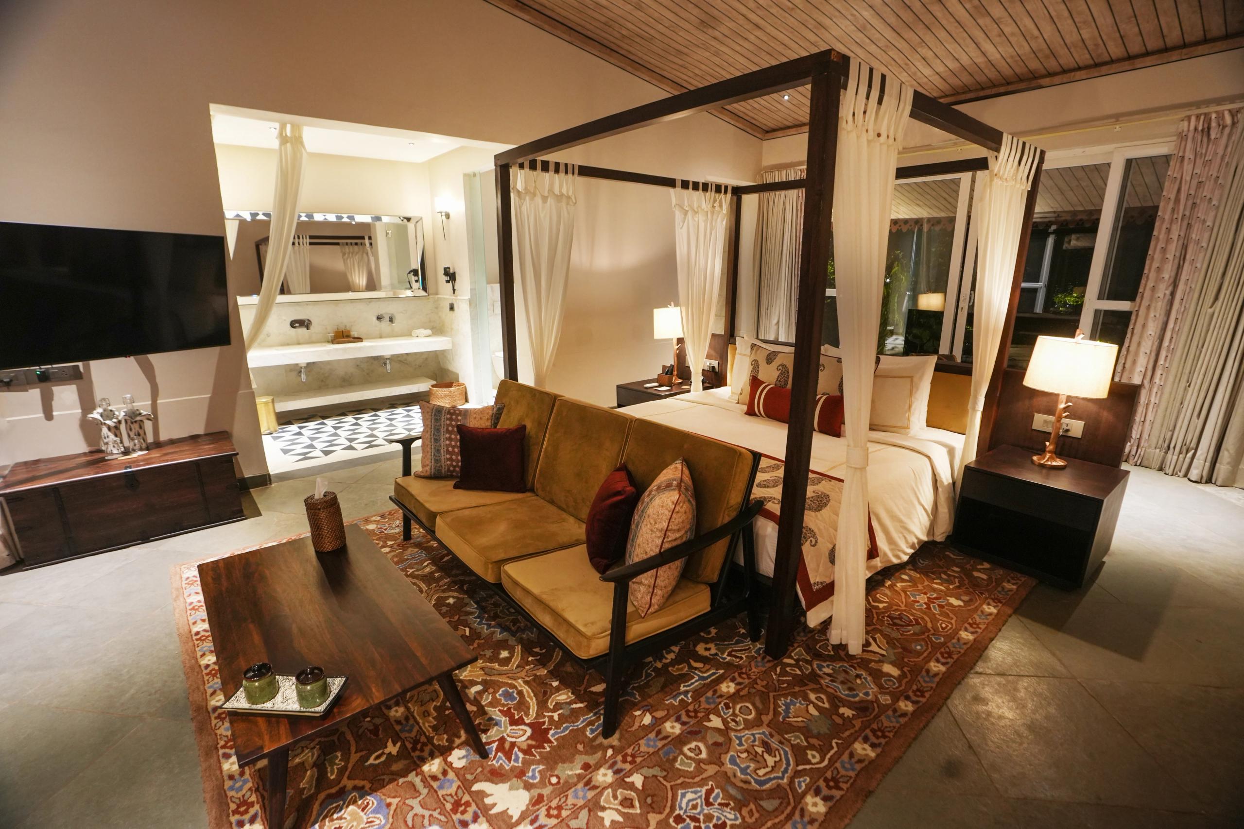 Luxury Villa with Private Jacuzzi - Image 1