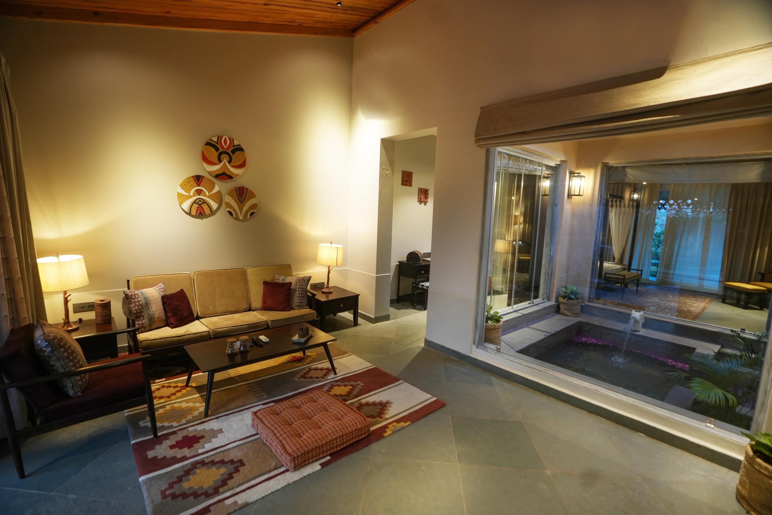 Luxury Villa with Private Courtyard and Pool Lake View - Image 1
