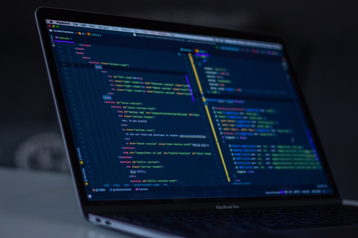 Code editor và metrics