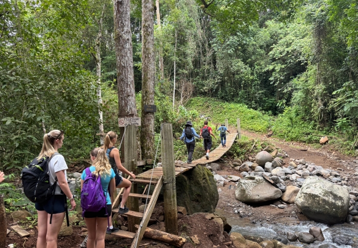 Studenter på ekskursjon til Térreba