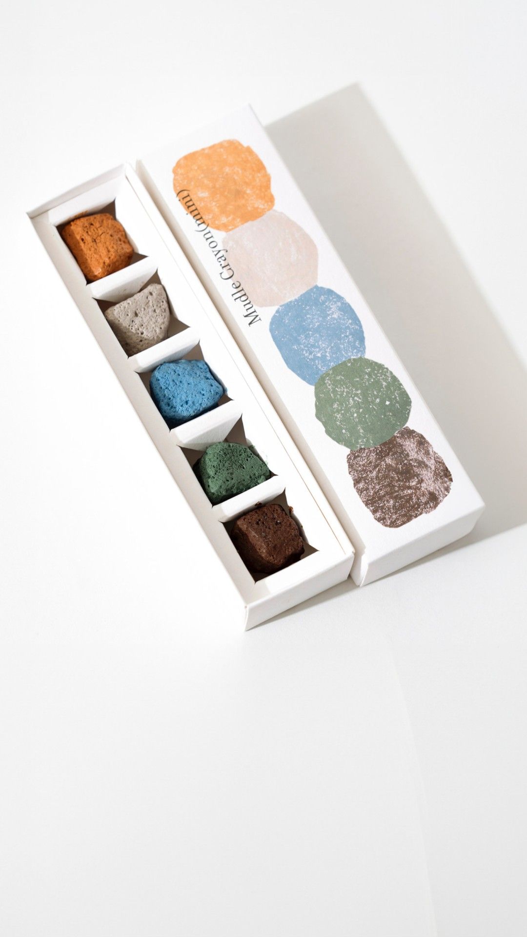 Odujej Mudle Mini Crayons are more than just a tool for creativity; they are a statement piece that brings elegance and sophistication to any space. An ideal gift for those who value the blend of form and function.