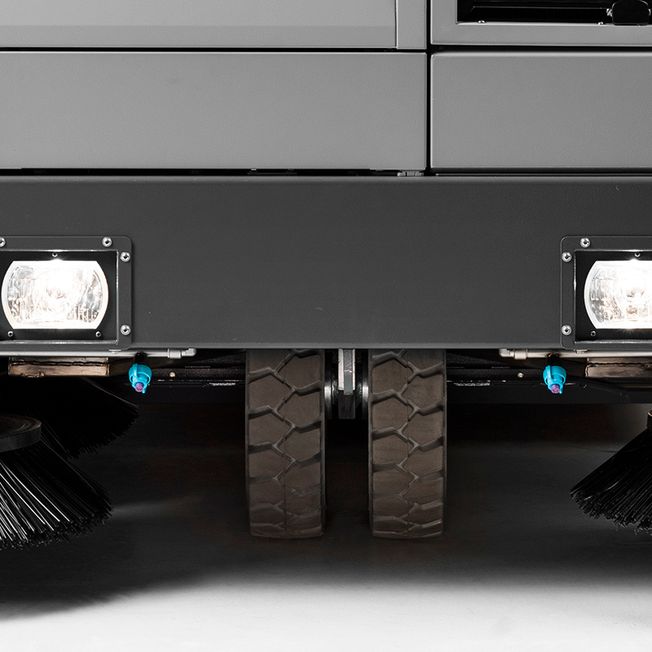 Independent twin front wheels