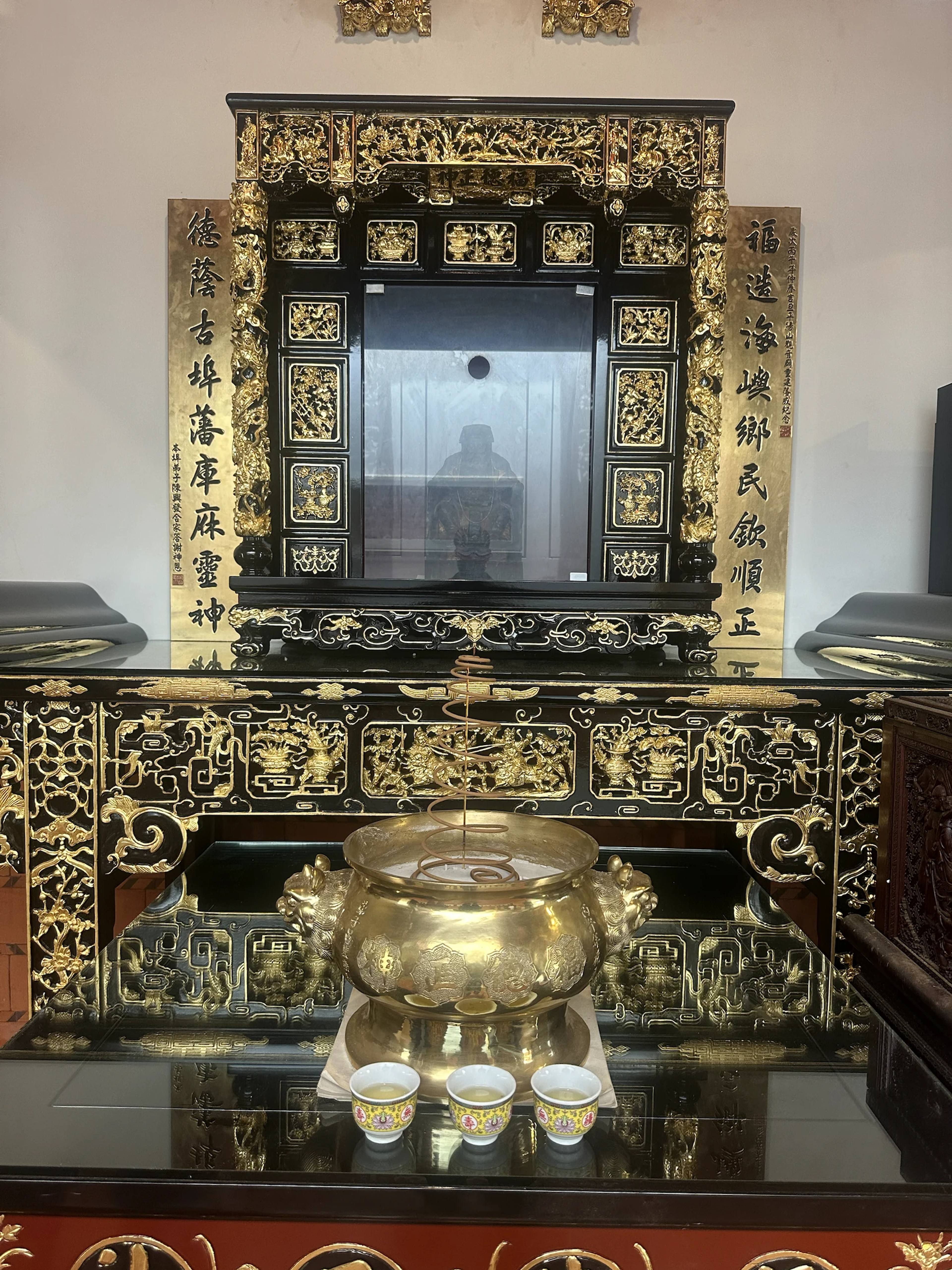 แท่นถ้อเต้ก้งภายในศาลเจ้าปุดจ้อ