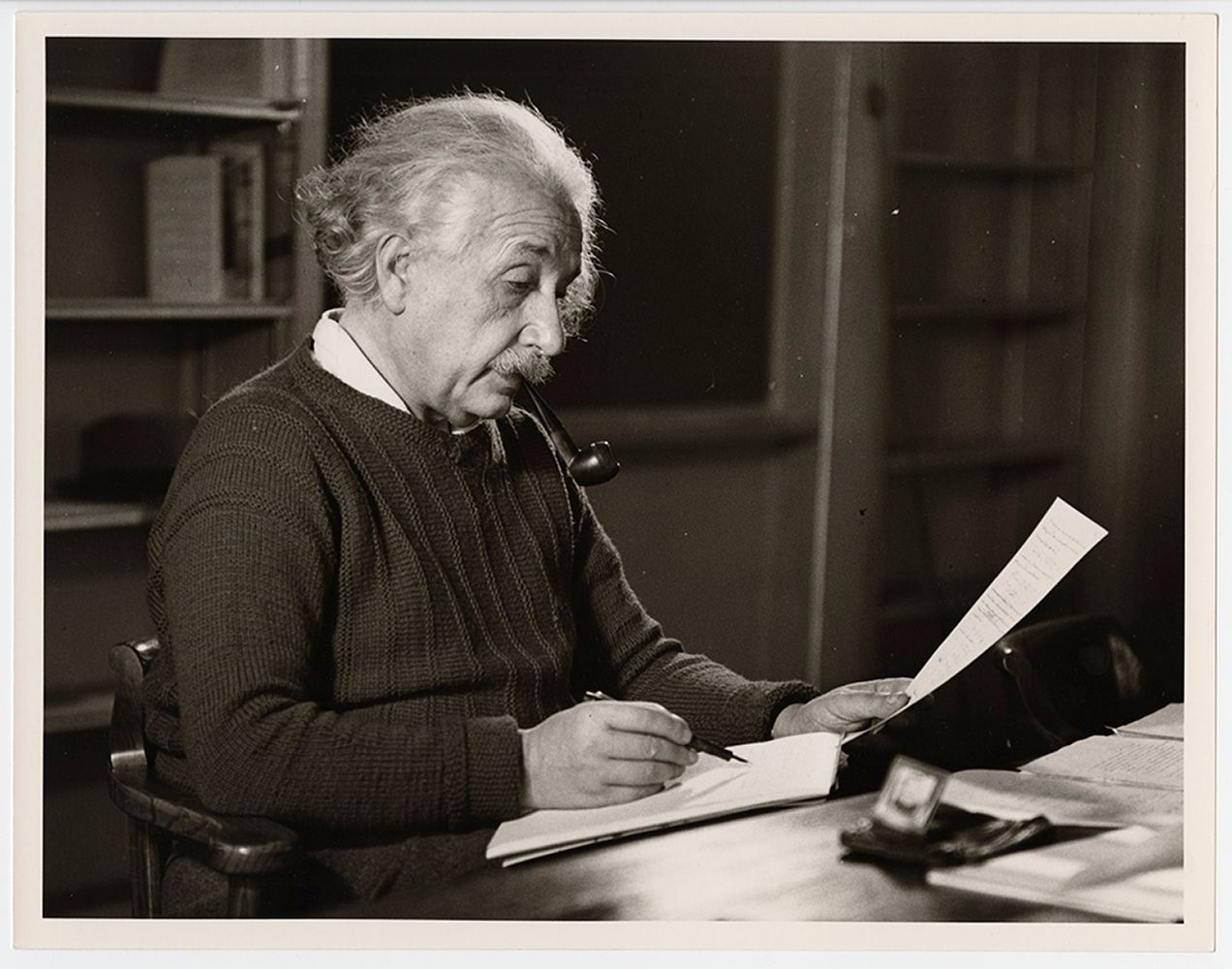 What Einstein's Cluttered Desk Says About the Link Between Messiness and Creativity