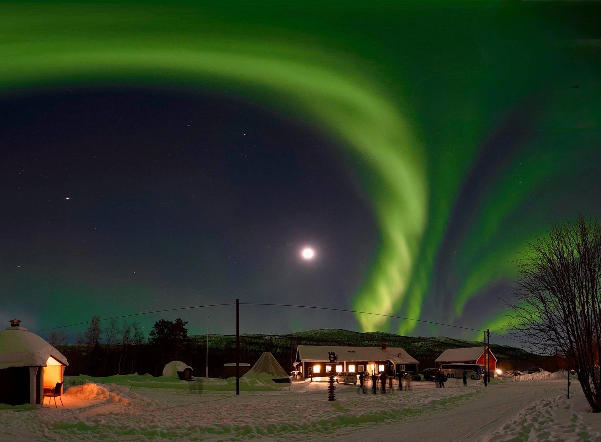 Watch Lights Dance Overhead!