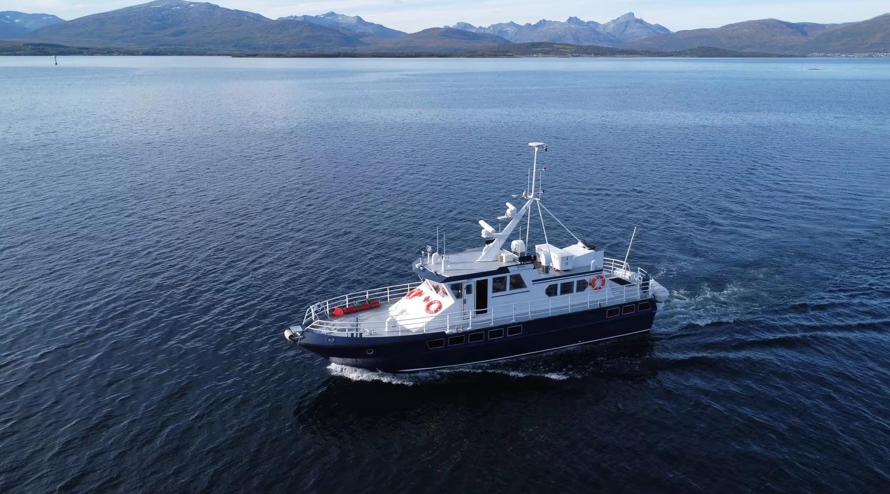 MS Åhav on Tromsøysundet