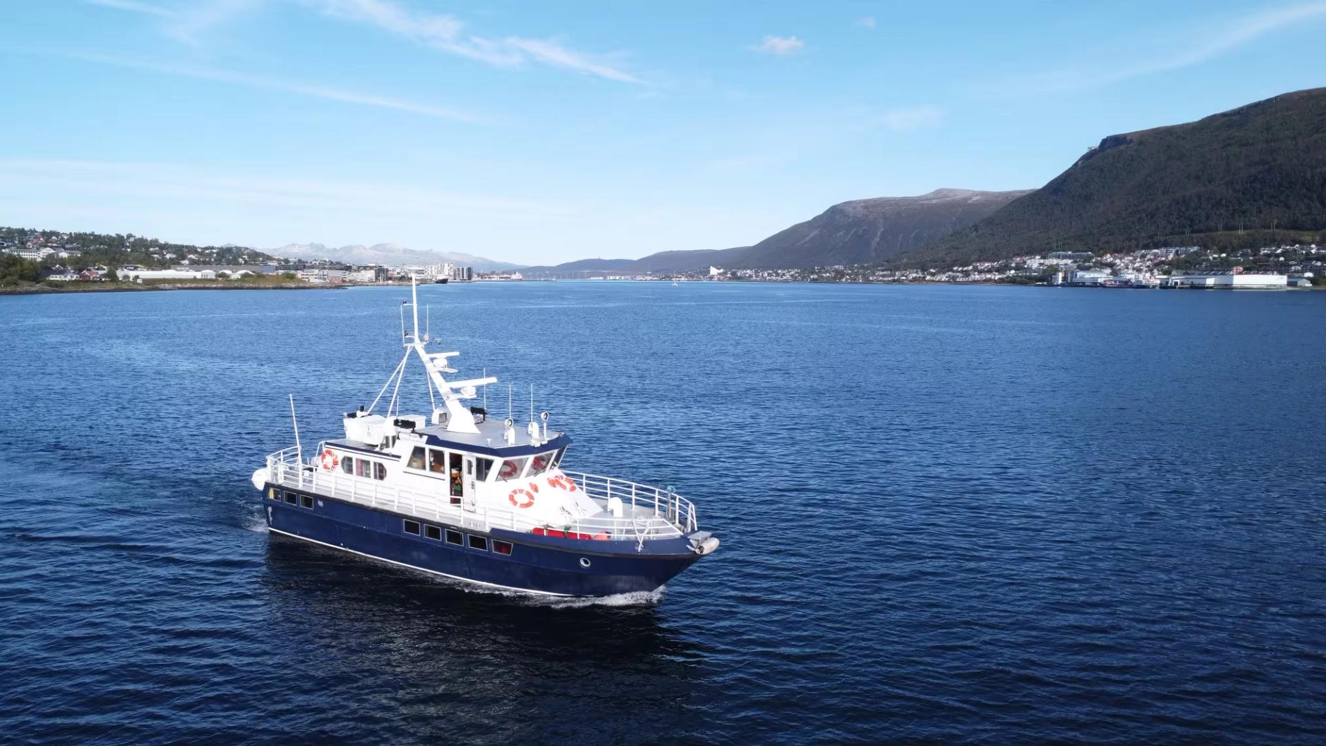 MS Åhav on Tromsøysundet