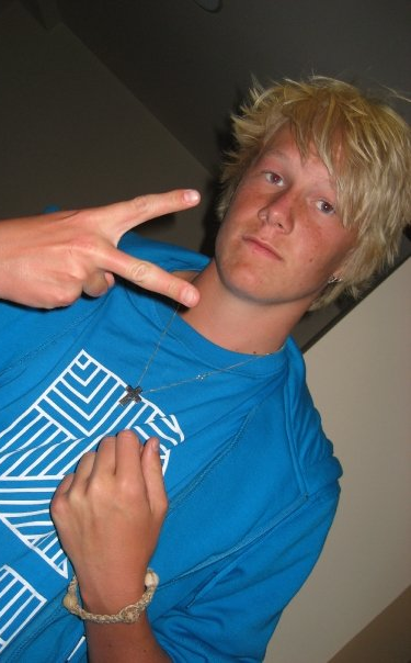 Young guy in oversized t-shirt doing a hand sign
