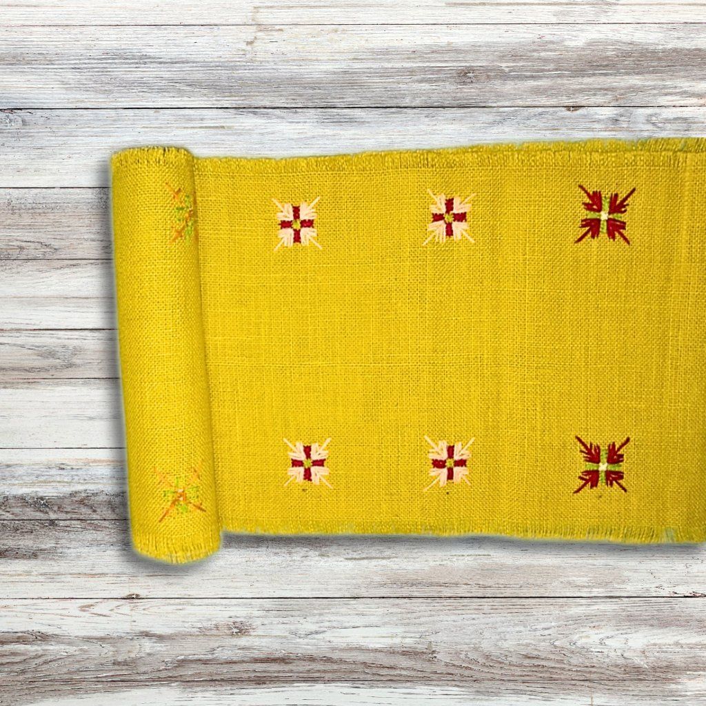 Table-Runner — feature close-up