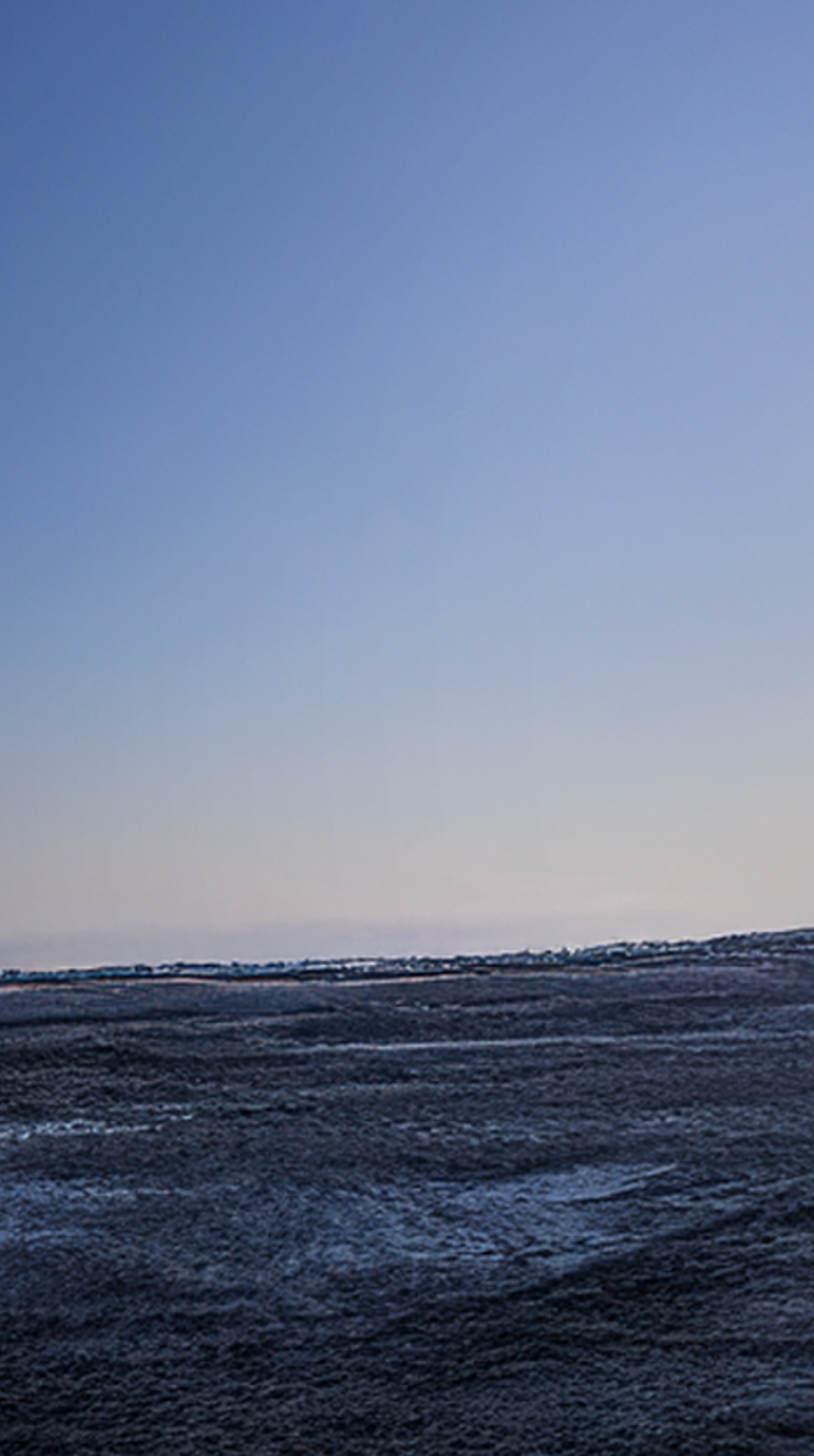 Professional construction workers in high-visibility safety gear are operating on a Norwegian construction site surrounded by winter landscapes and heavy machinery. The image illustrates a safe and efficient working environment that combines durable workwear, modern equipment, and experienced professionals. Perfect for companies in construction, infrastructure, and industrial sectors looking to showcase quality, safety, and professionalism in demanding Norwegian conditions.