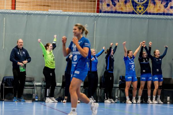 Sotra SK håndball a lag feirer opprykk