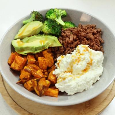 a bowl of food with mince, avocado , broccoli , sweet potatoes , ground beef and cottage cheese . a bowl of food with mince, avocado , broccoli , sweet potatoes , ground beef and cottage cheese .