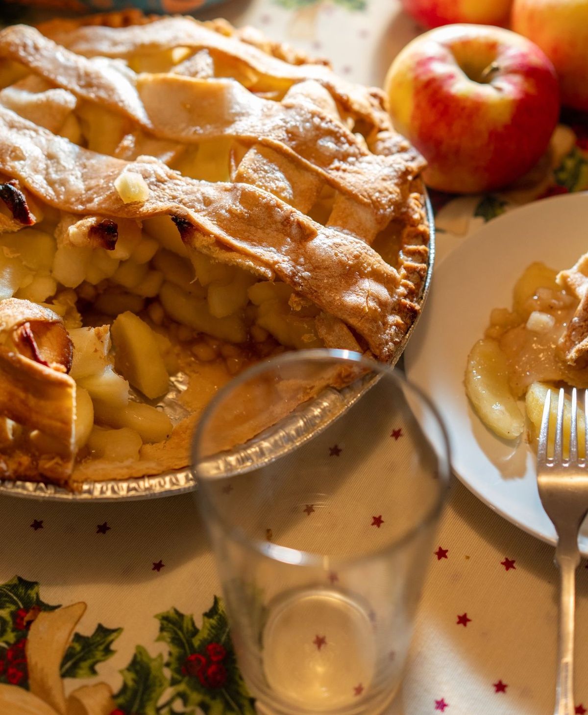 Classic Homemade Apple Pie with Caramelized Sauce | Kitchen Gadgets HQ