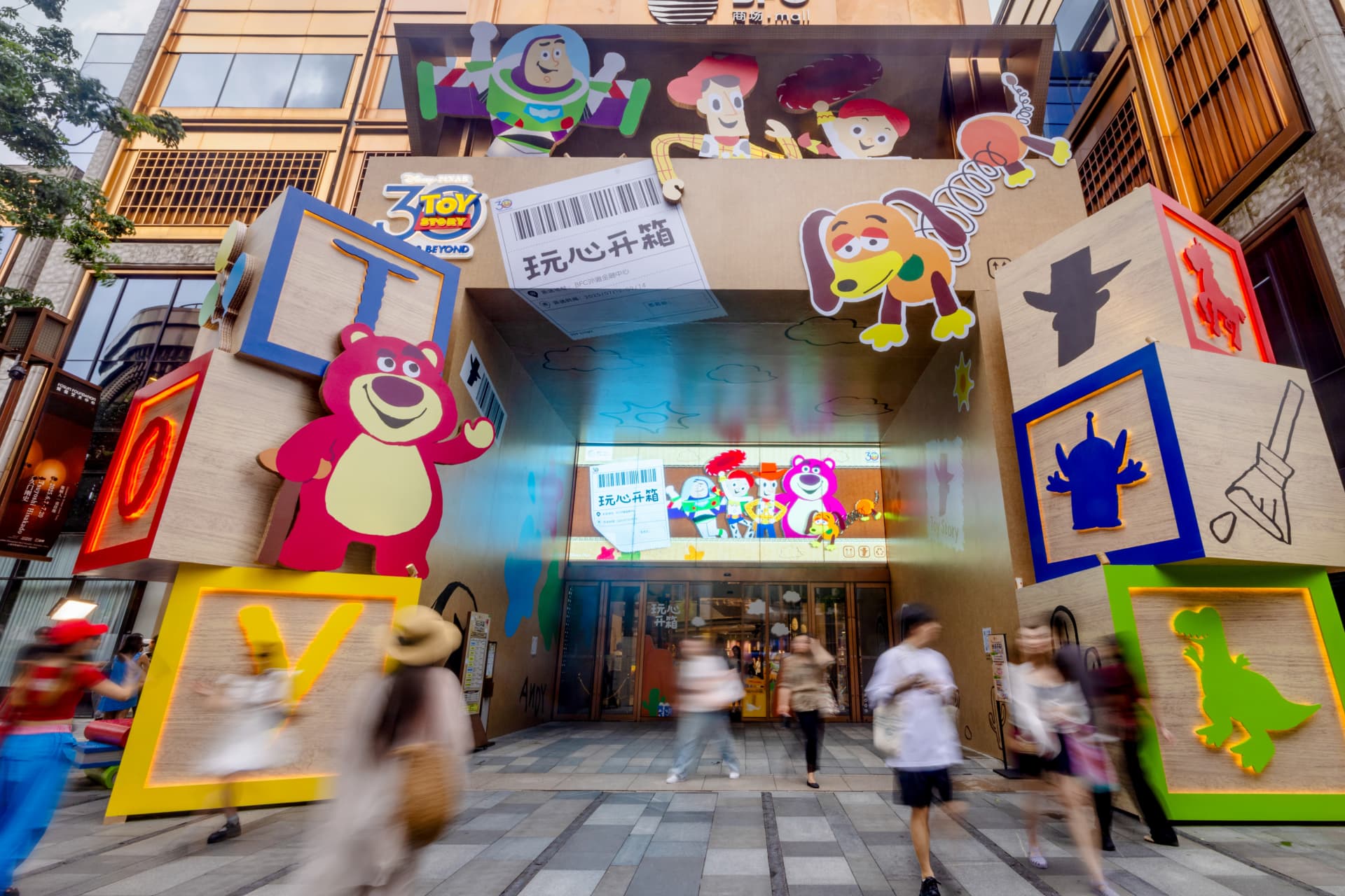 A hero Rosie Lee image