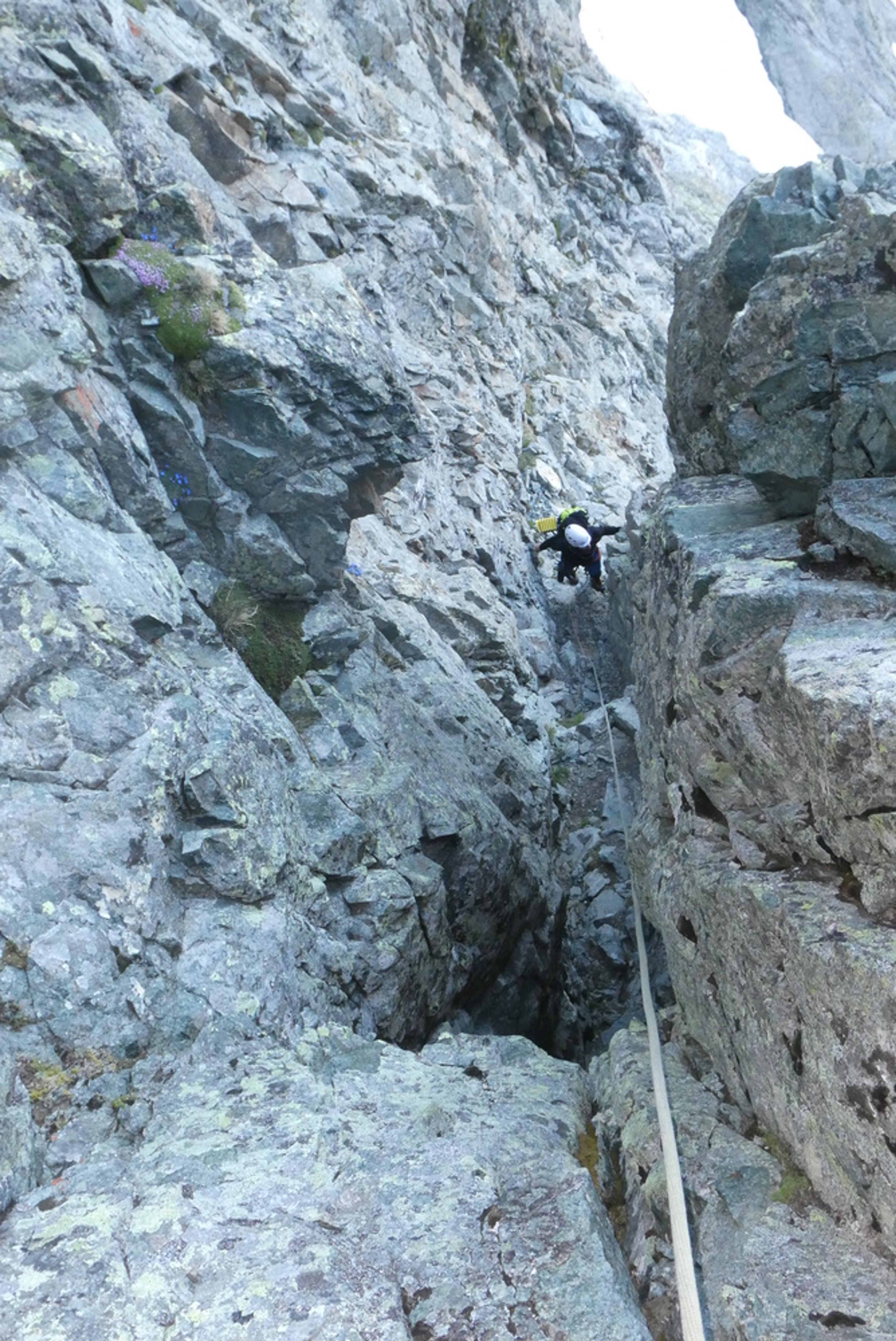 Pilier sud Barre Ecrins - Cheminée du socle