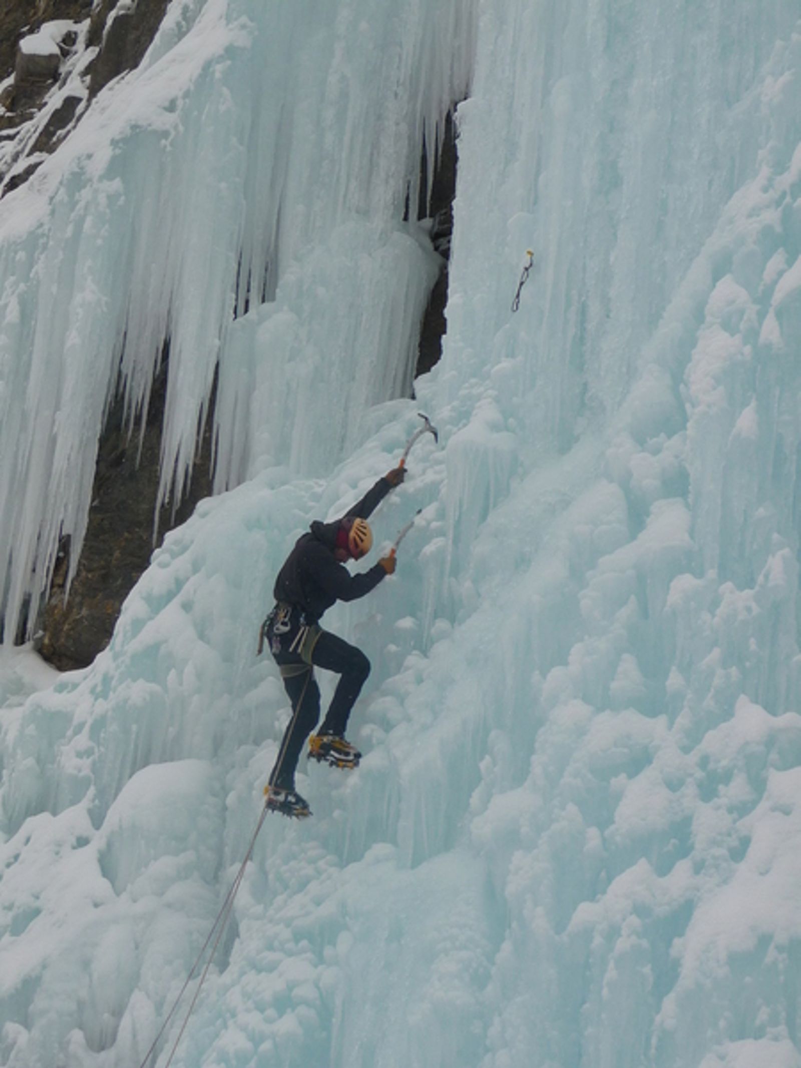 Cascade de glace à Crévoux - Charles en action