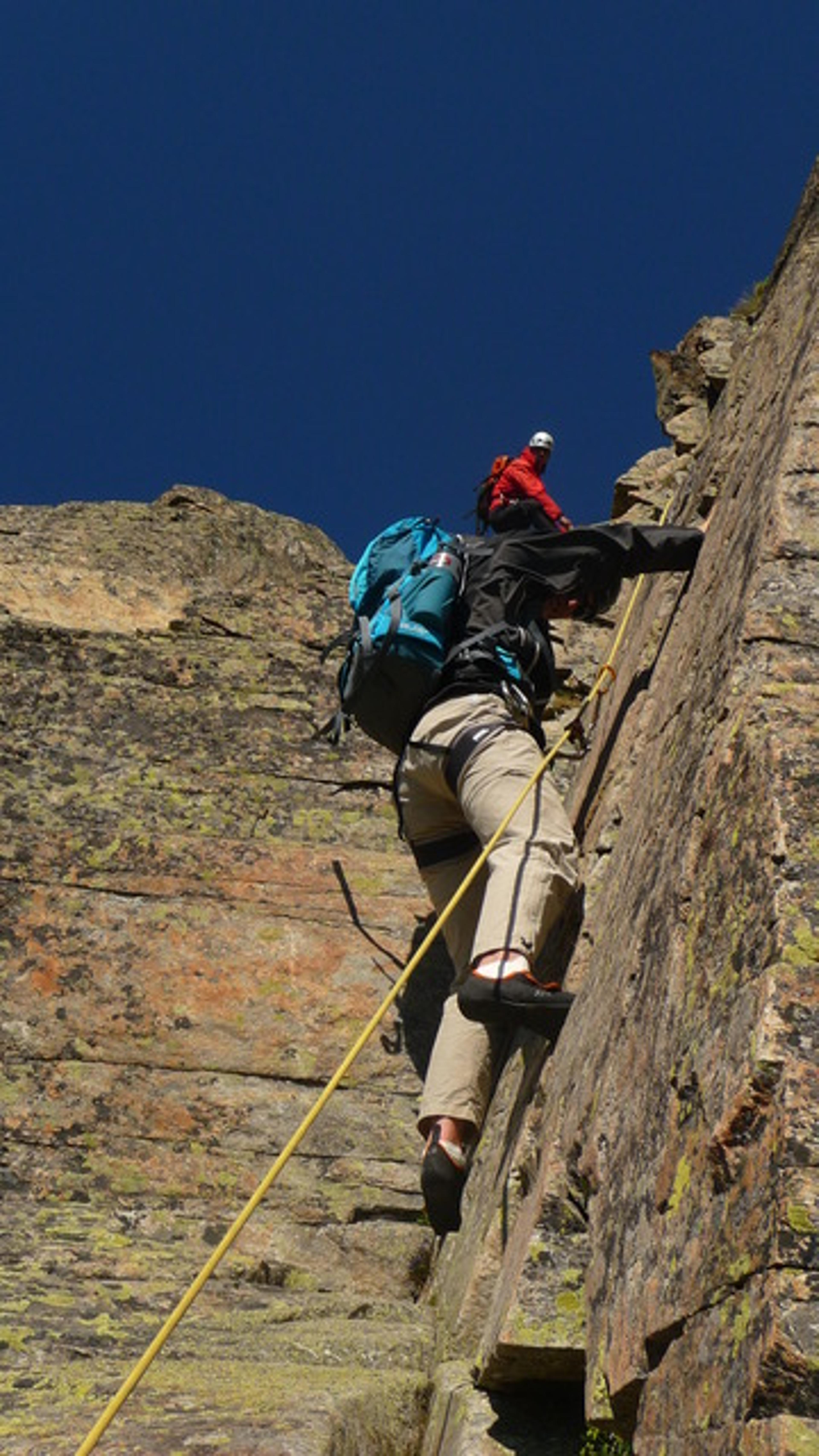 Aiguille Index - Aurélie dans le dièdre Rose