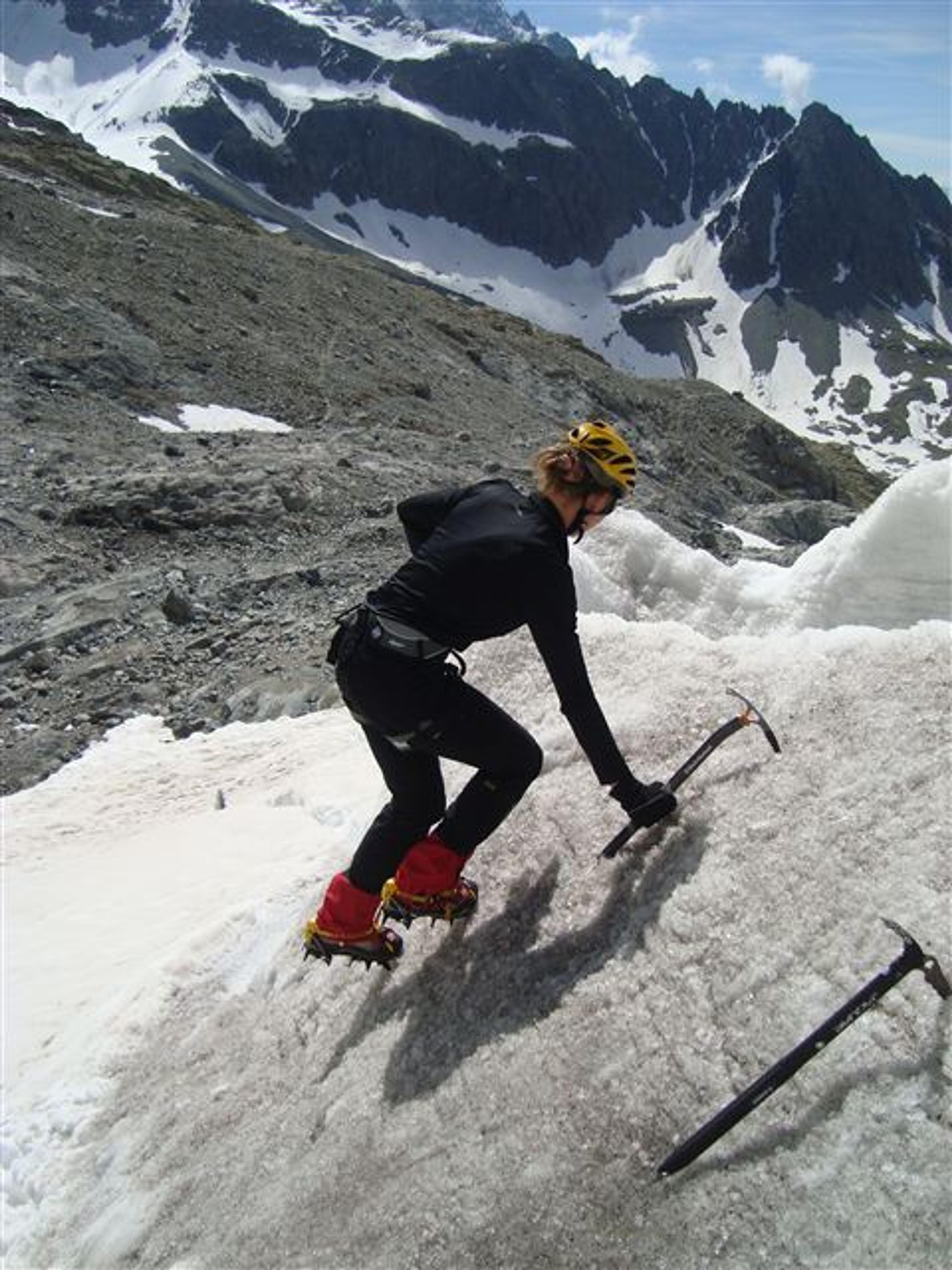 Ecole glace - Glacier Blanc - Emmanuelle chauffe les mollets en pointe avant