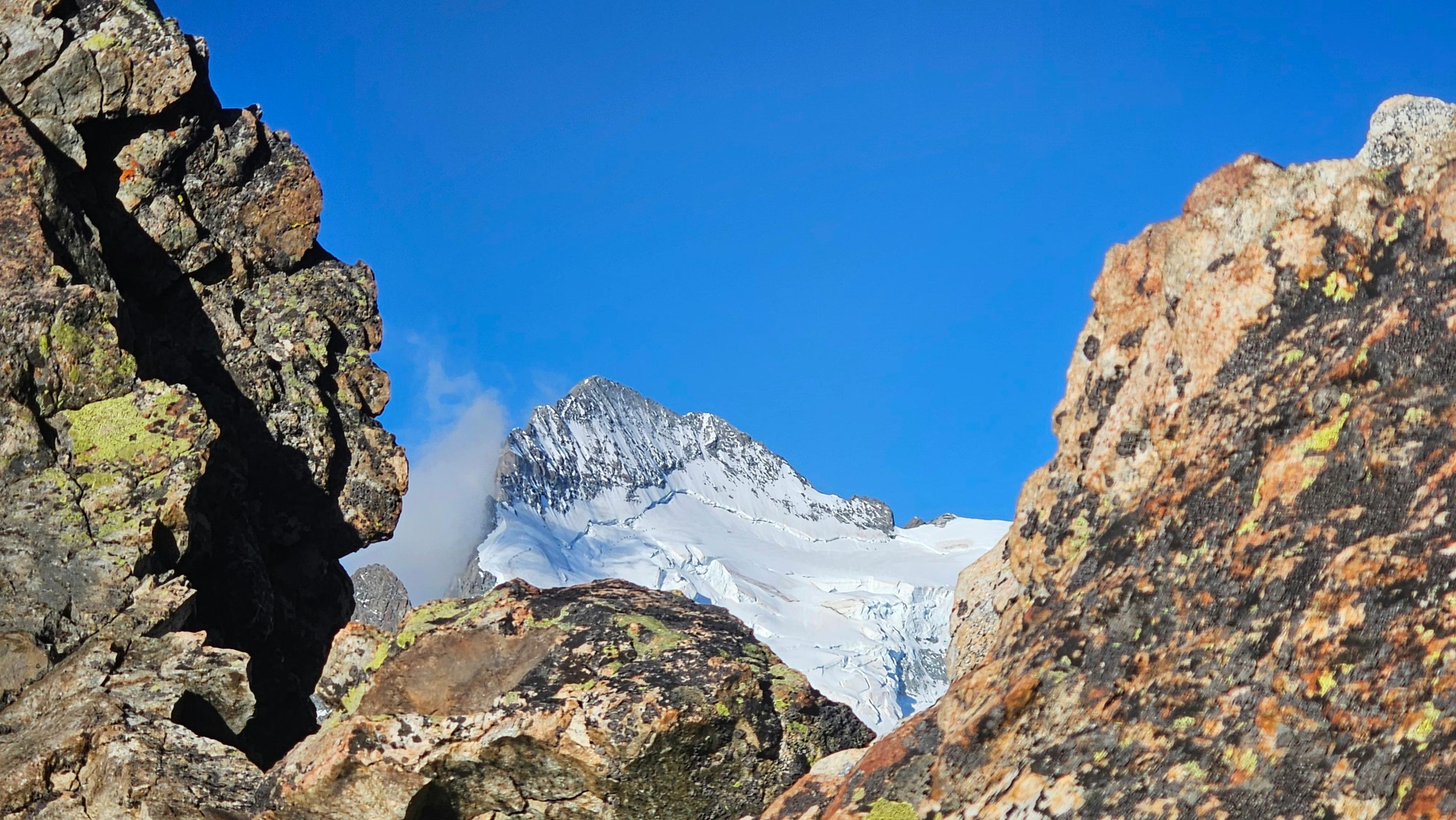 sommet enneige vue rocher ecrins