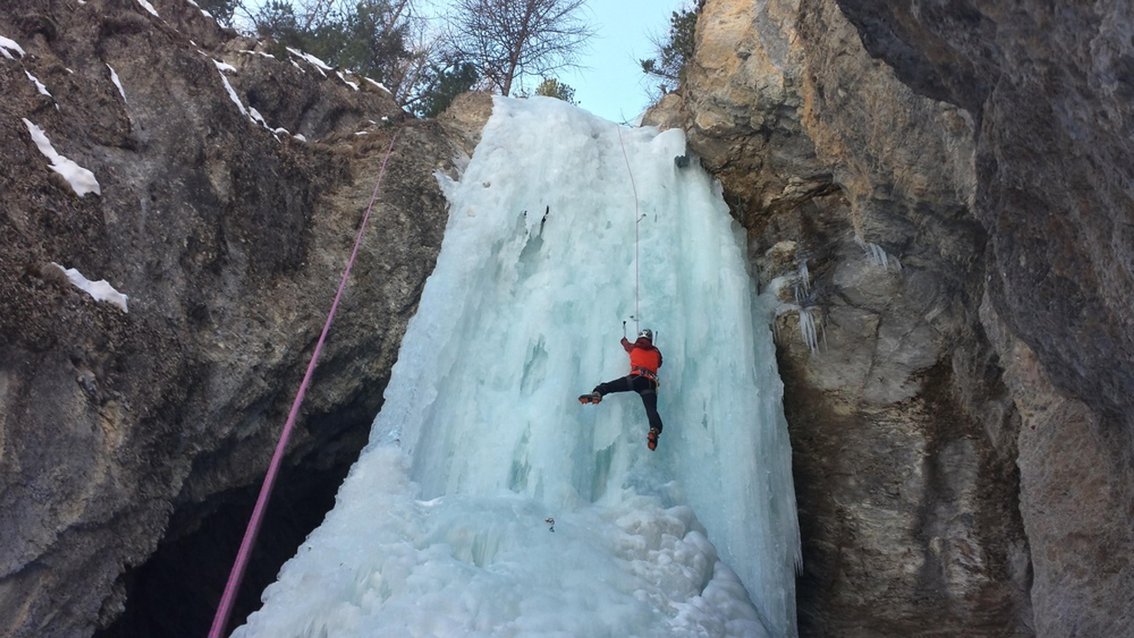 Cascade glace Ceillac - Sombre héros - Quelques moulinettes pour se chauffer!