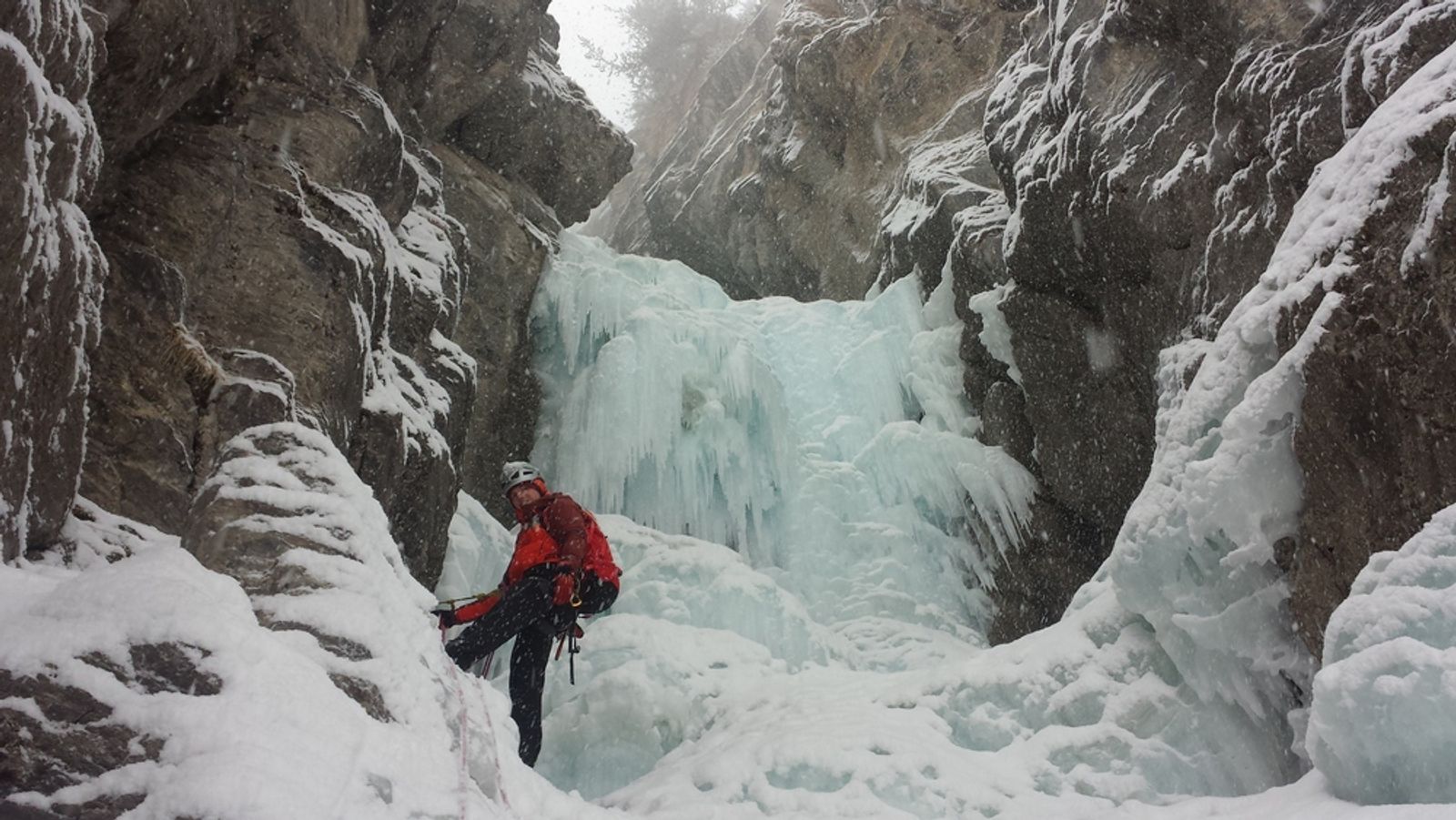 Cascade glace Ceillac - Forme du Chaos - Au premier relais