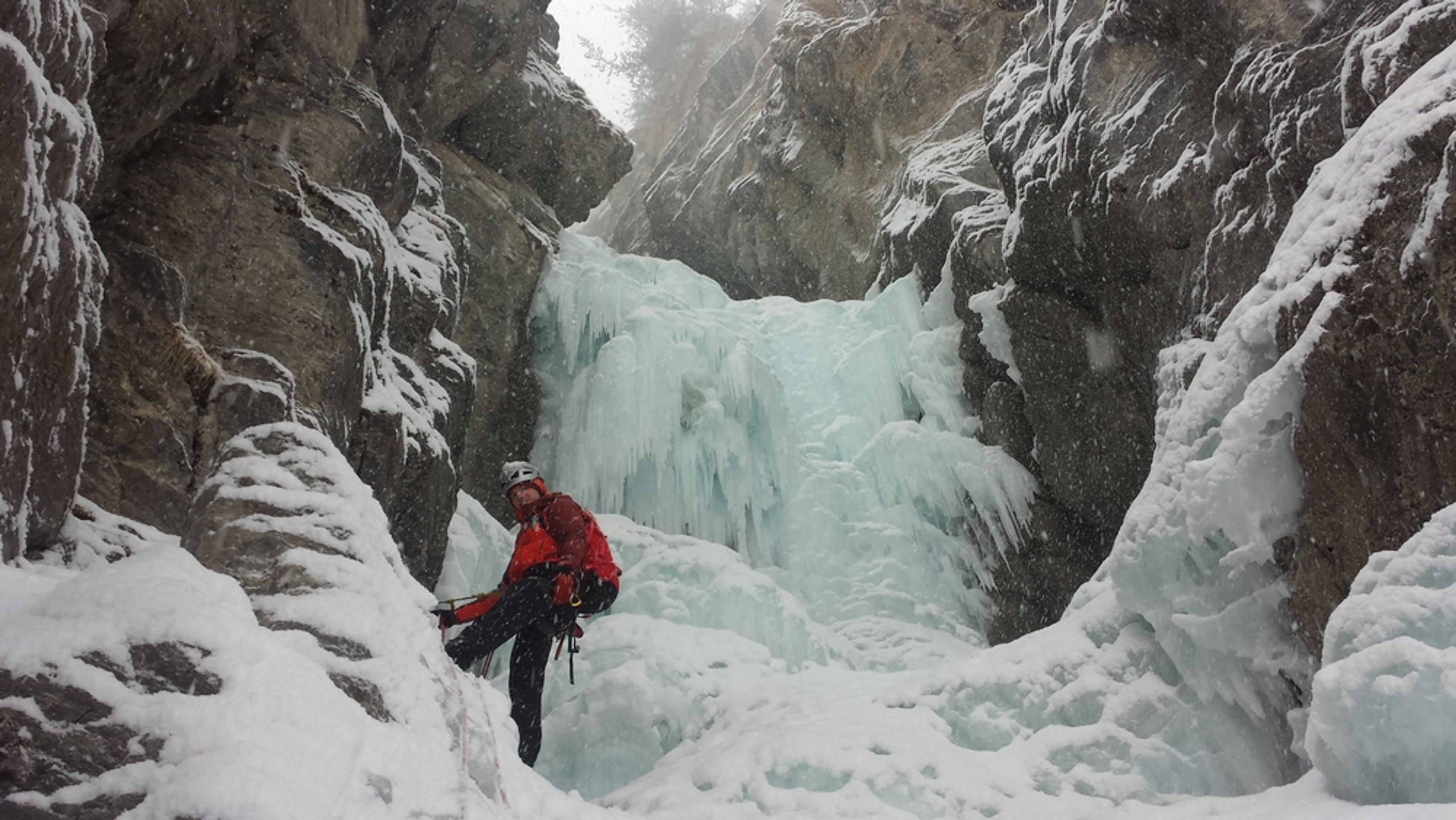 Cascade glace Ceillac - Forme du Chaos - Au premier relais