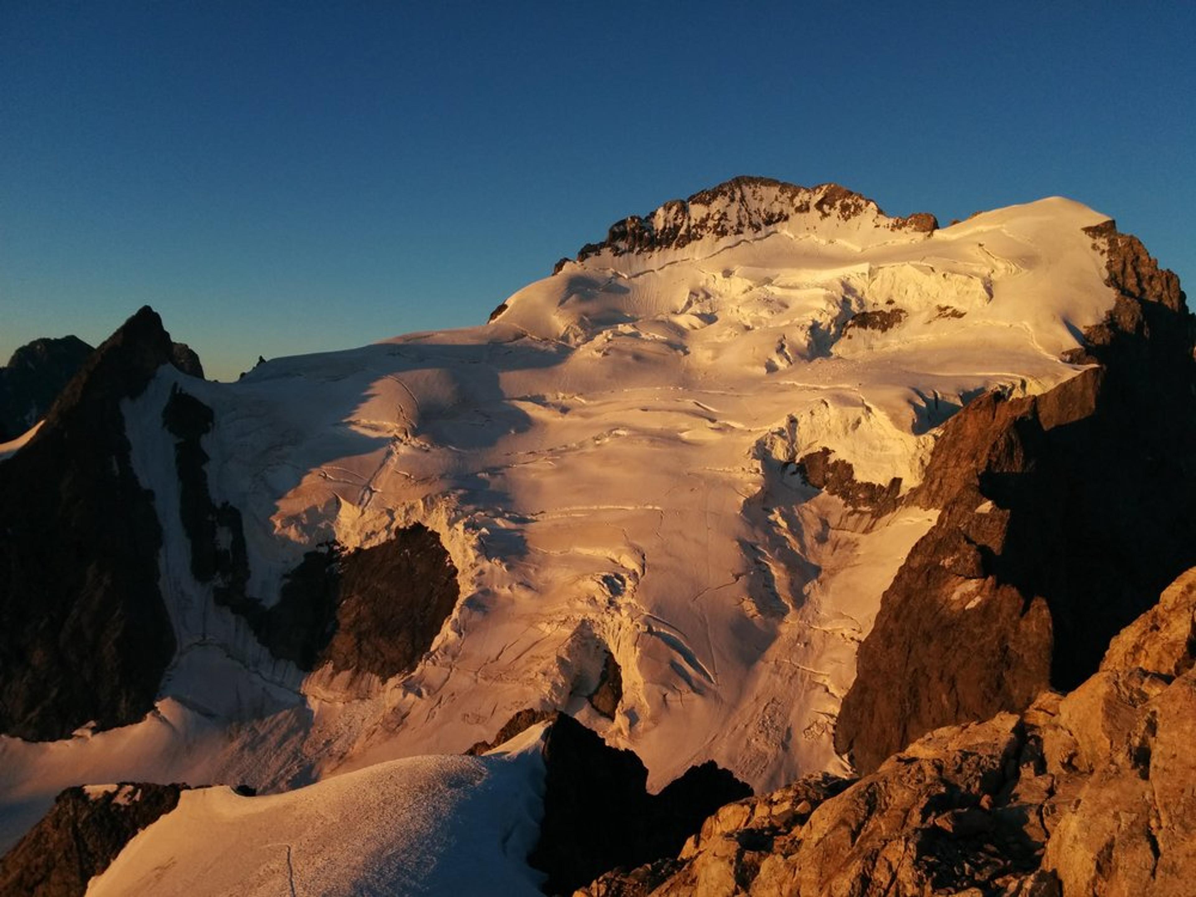 Stage autonomie alpinisme - Levé de soleil sur le dôme