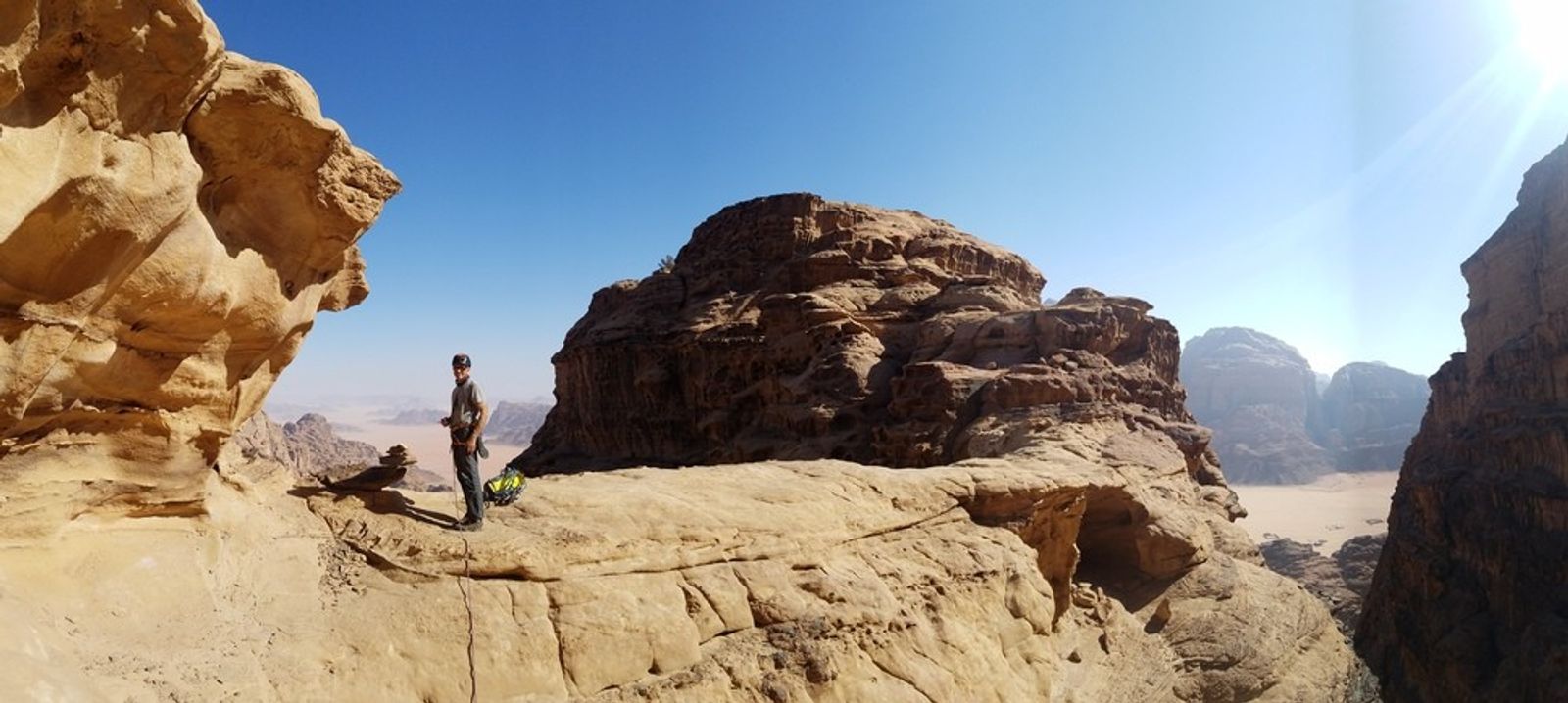 Petite pause restauration à la sortie du canyon d'Al thalamiyah