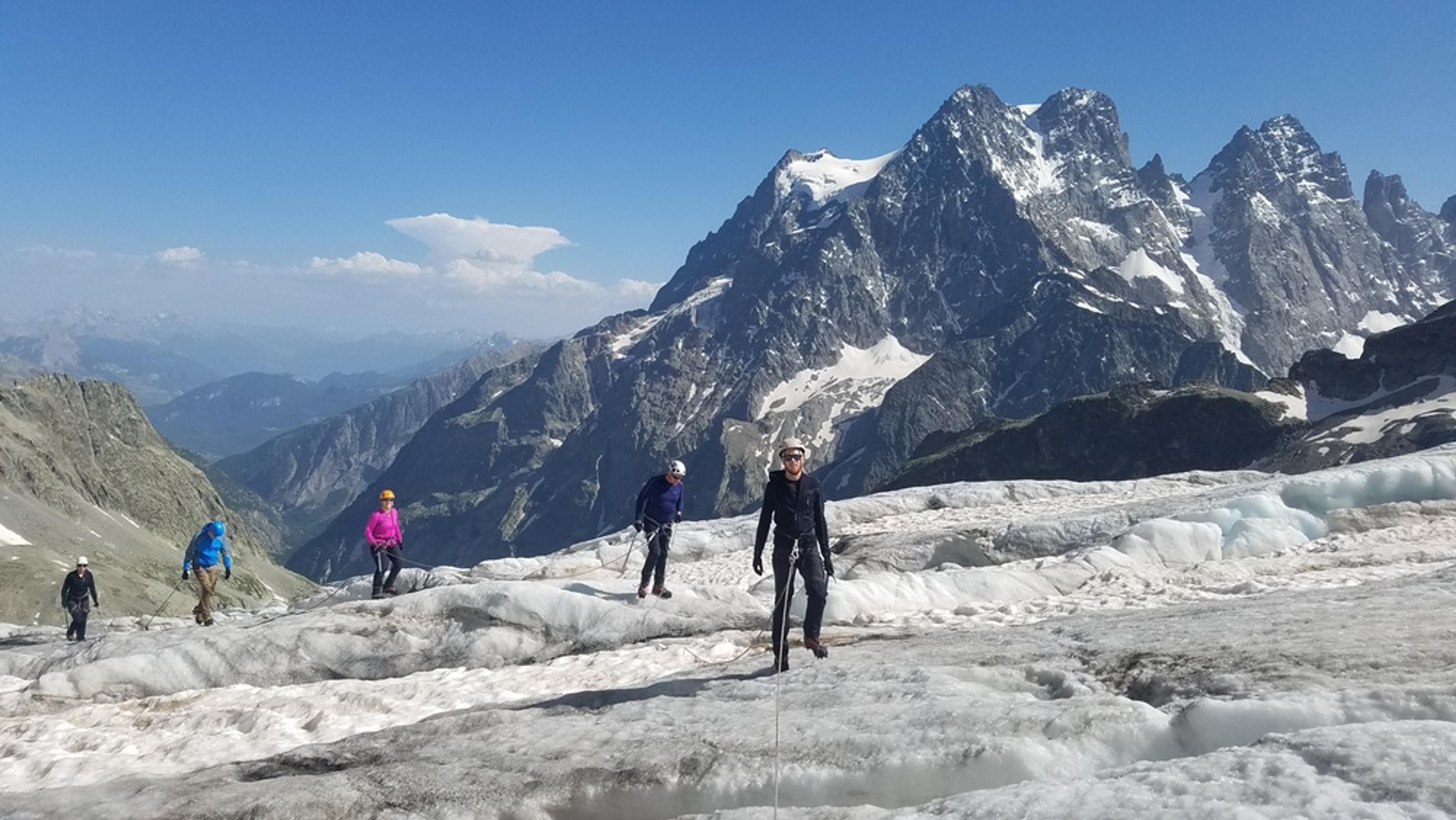 Initiation découverte alpinisme - Sur le glacier blanc, devant le Pelvoux