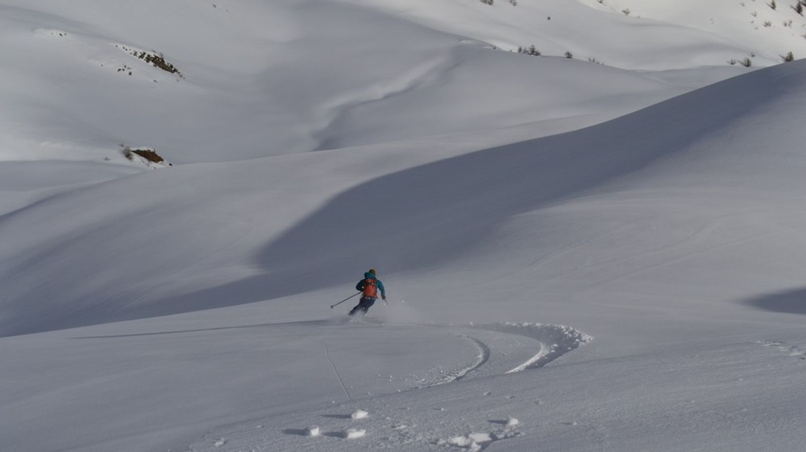 Descente dans la poudreuse du vallon de Testa Mouthe