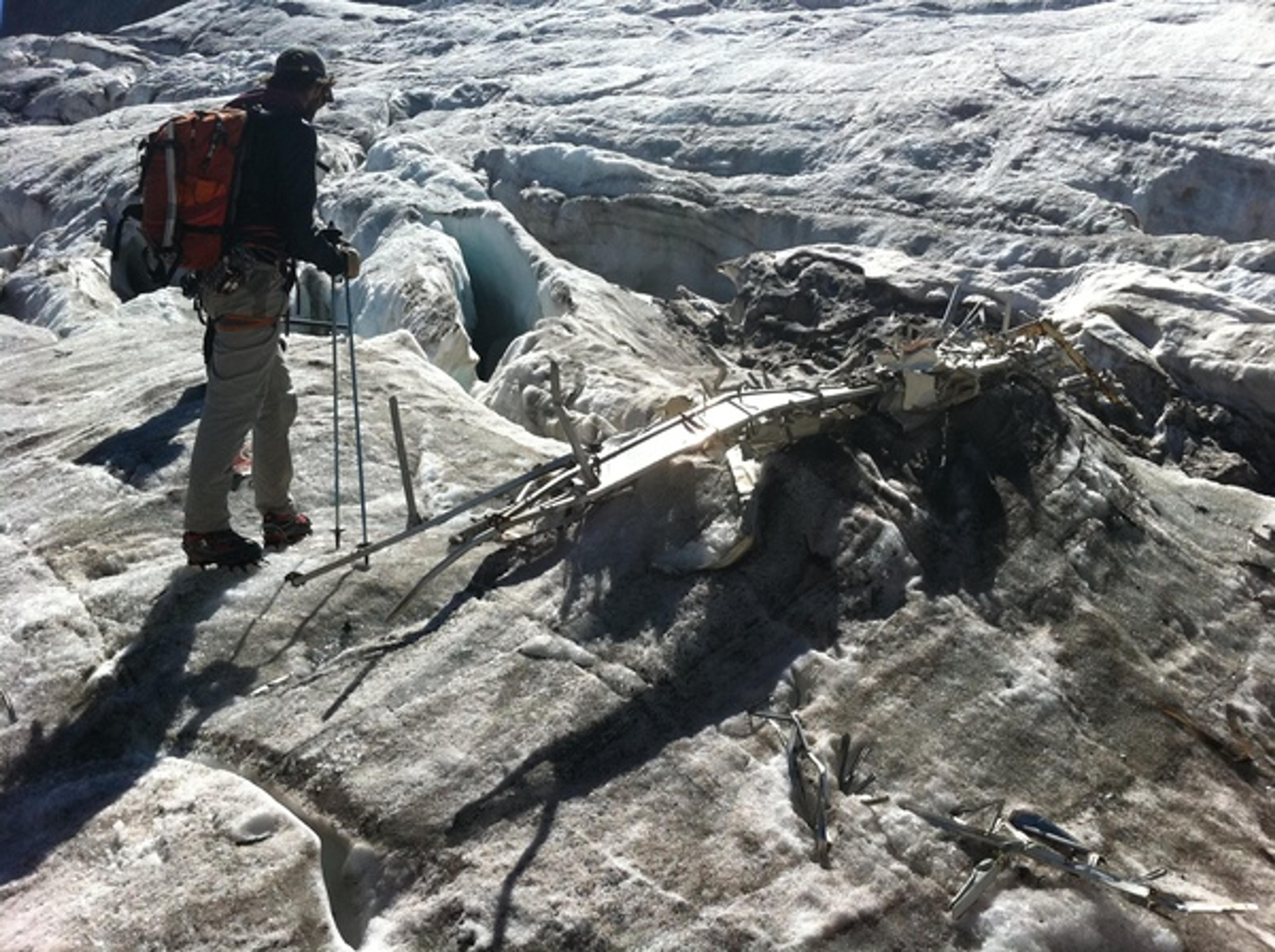 Barre des Ecrins - La veille en montant, une carcasse d'avion