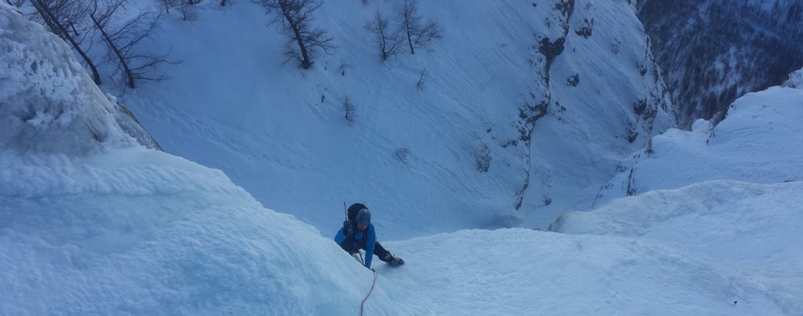 Sortie du ressaut de glace coté 5 dans Au-delà des Ombres à Freissinières
