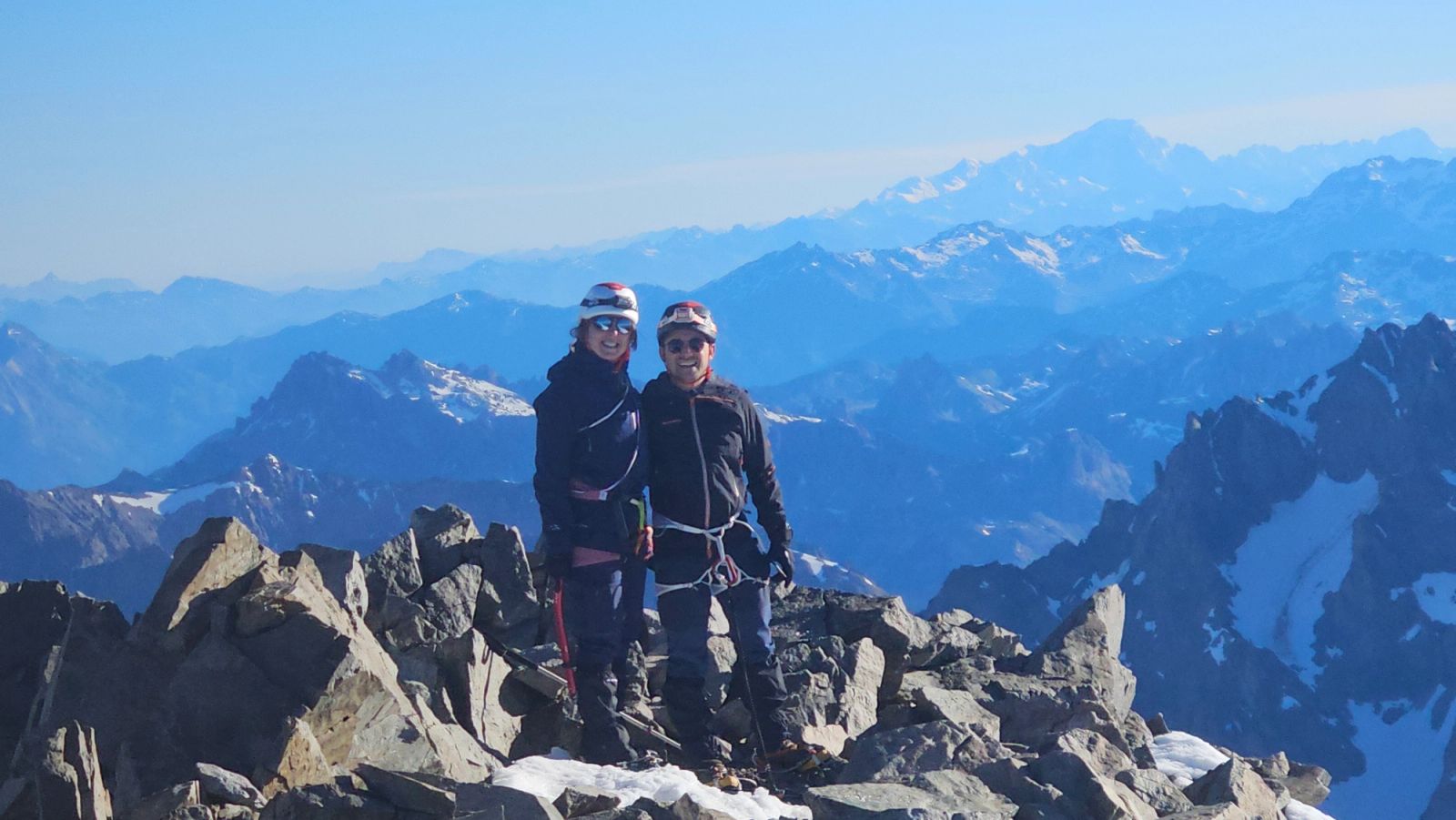 Au sommet sur fond de Mont-Blanc