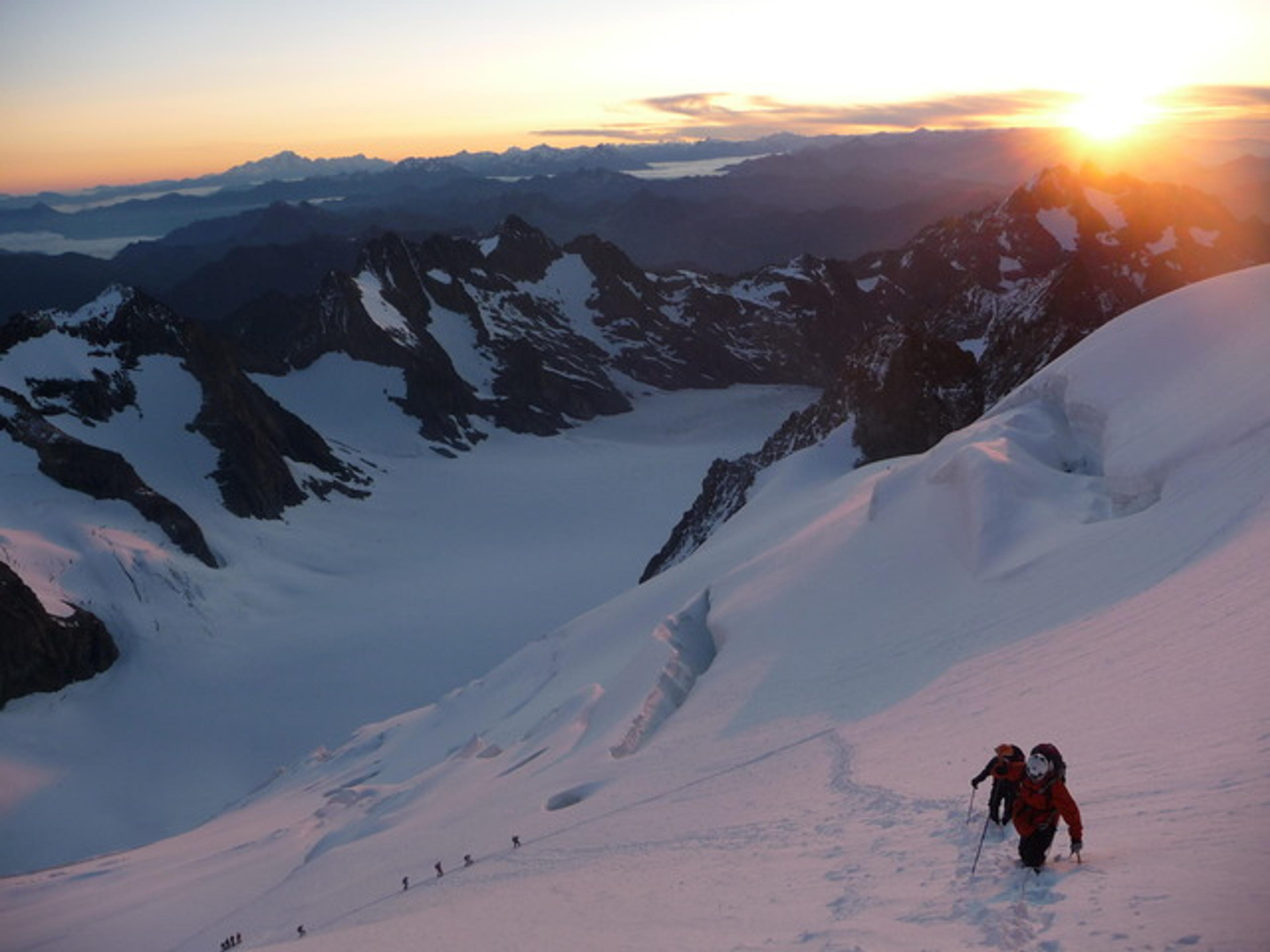 Dôme des Ecrins - L'échappée trace dans la fraiche